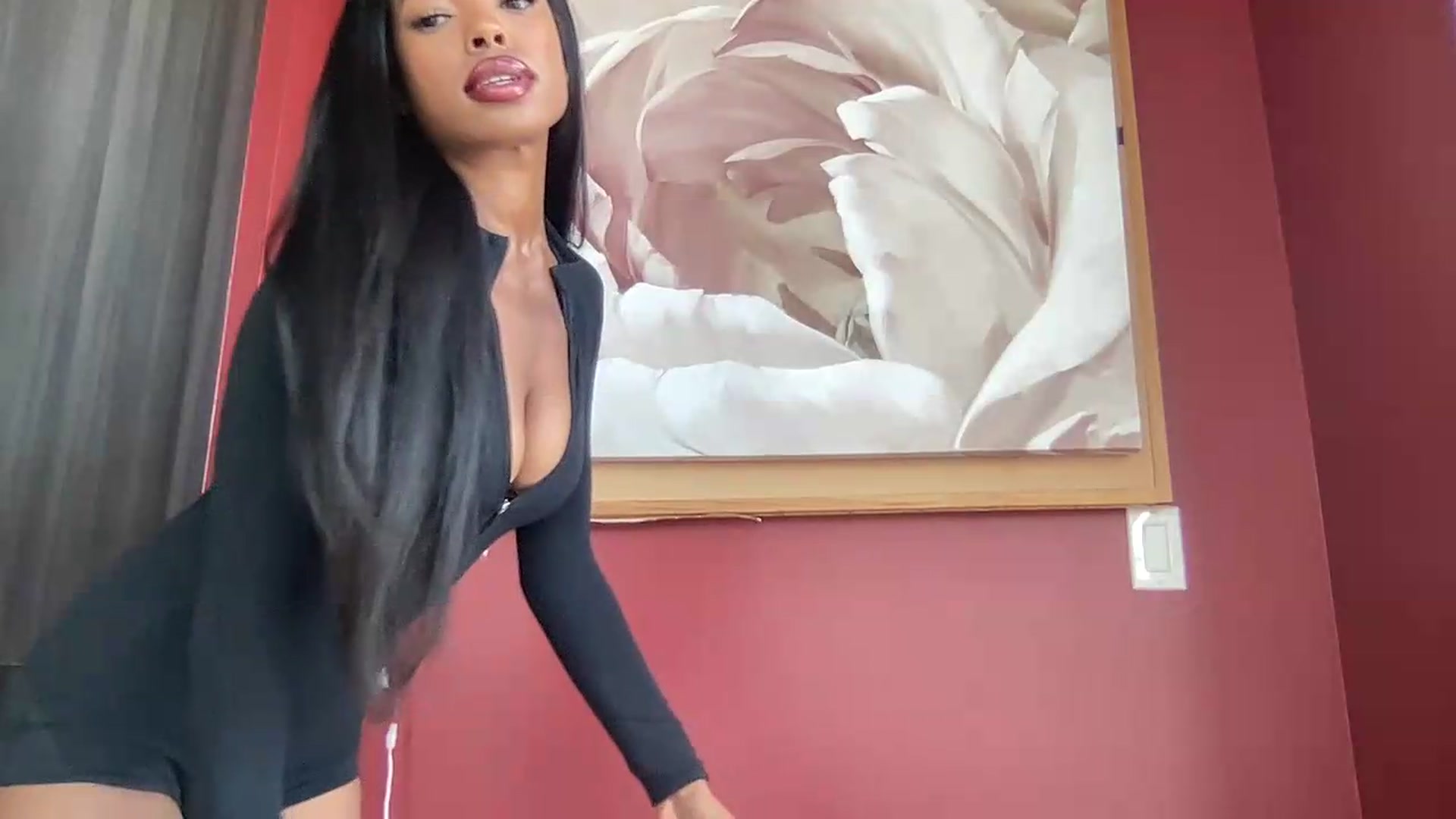 Gallery image thumbnail from EmiliaBrooks's myfreecams stream on, 08/28/2026, 20:25 image 2 of 20