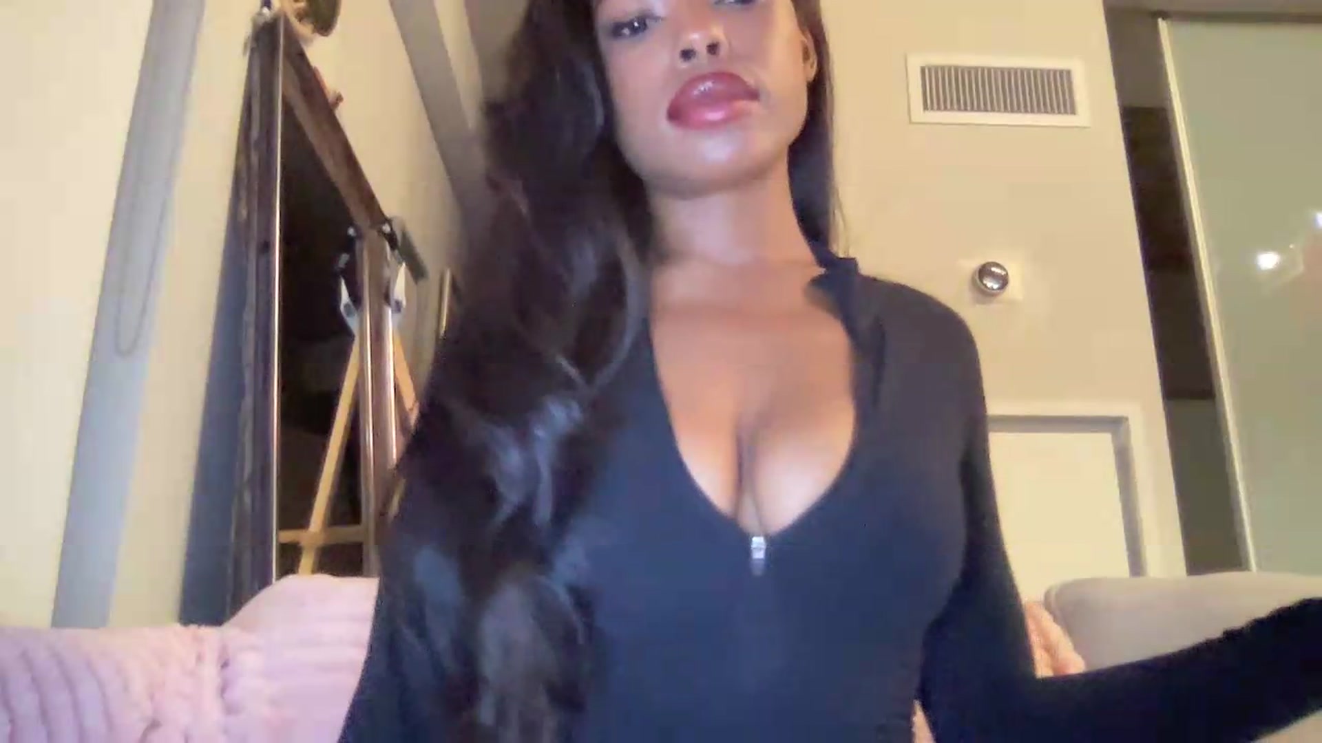 Gallery image thumbnail from EmiliaBrooks's myfreecams stream on, 09/01/2026, 02:48 image 4 of 20