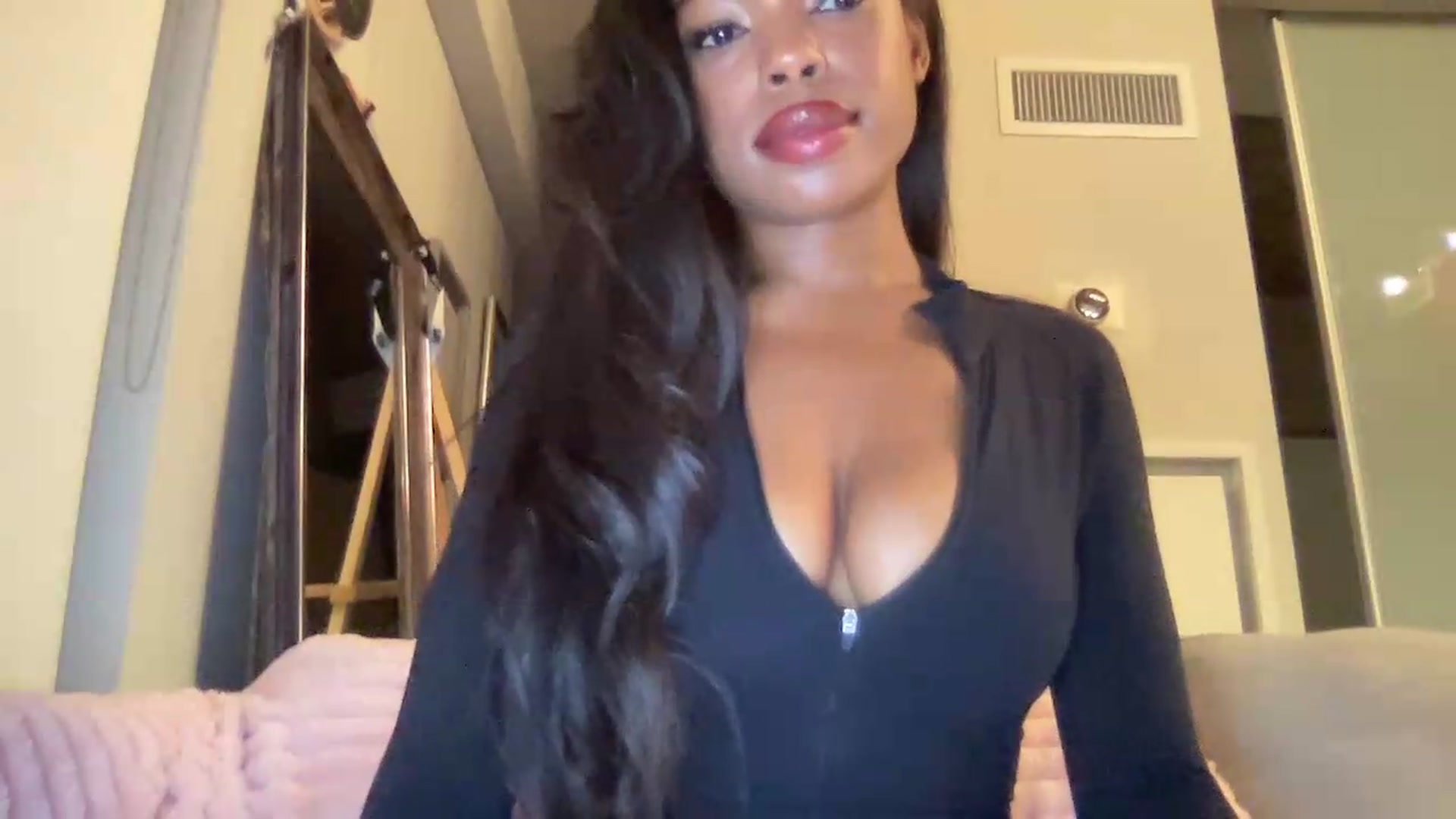 Gallery image thumbnail from EmiliaBrooks's myfreecams stream on, 09/01/2026, 02:48 image 2 of 20