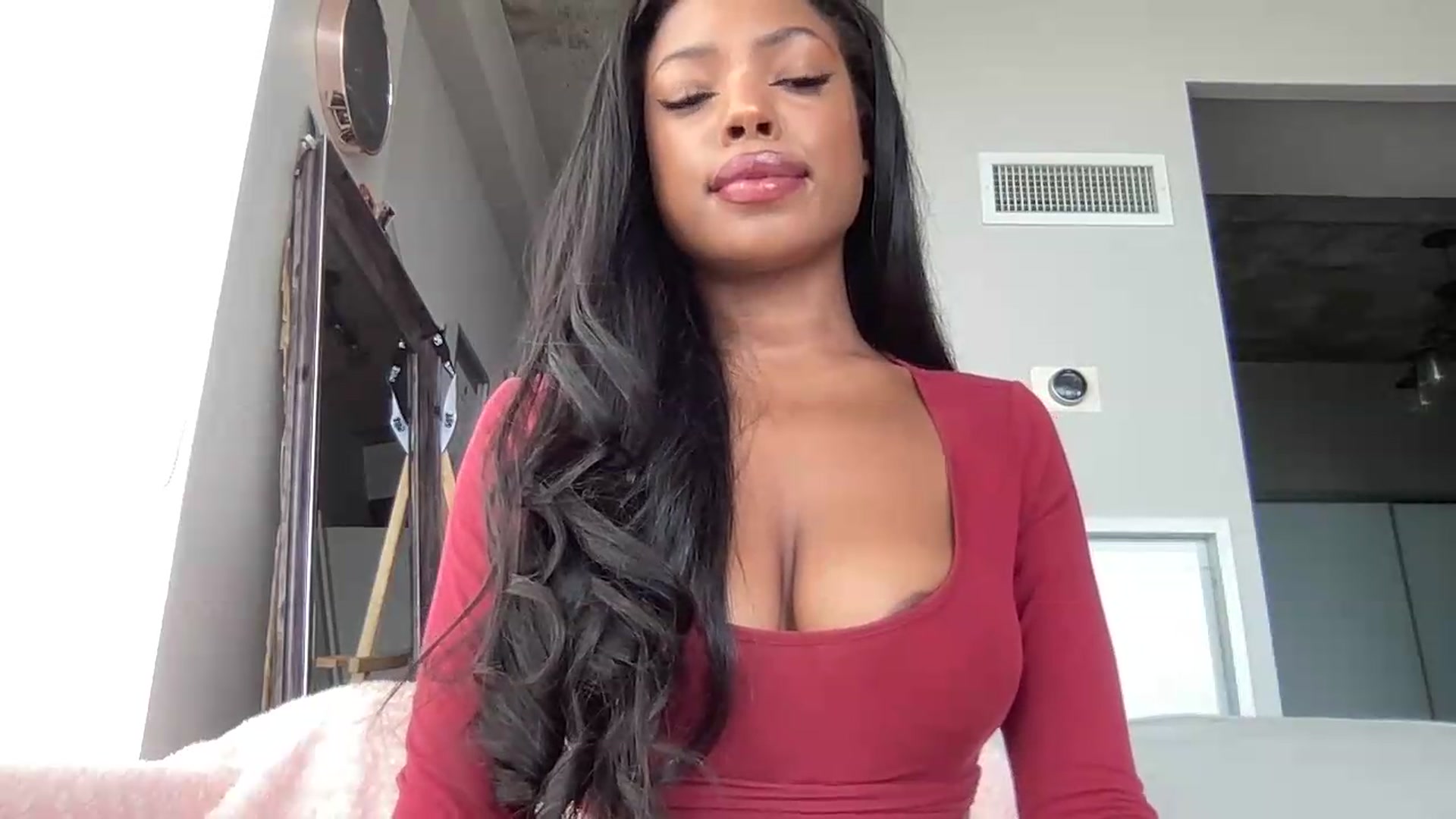 Gallery image thumbnail from EmiliaBrooks's myfreecams stream on, 09/04/2026, 17:29 image 2 of 20