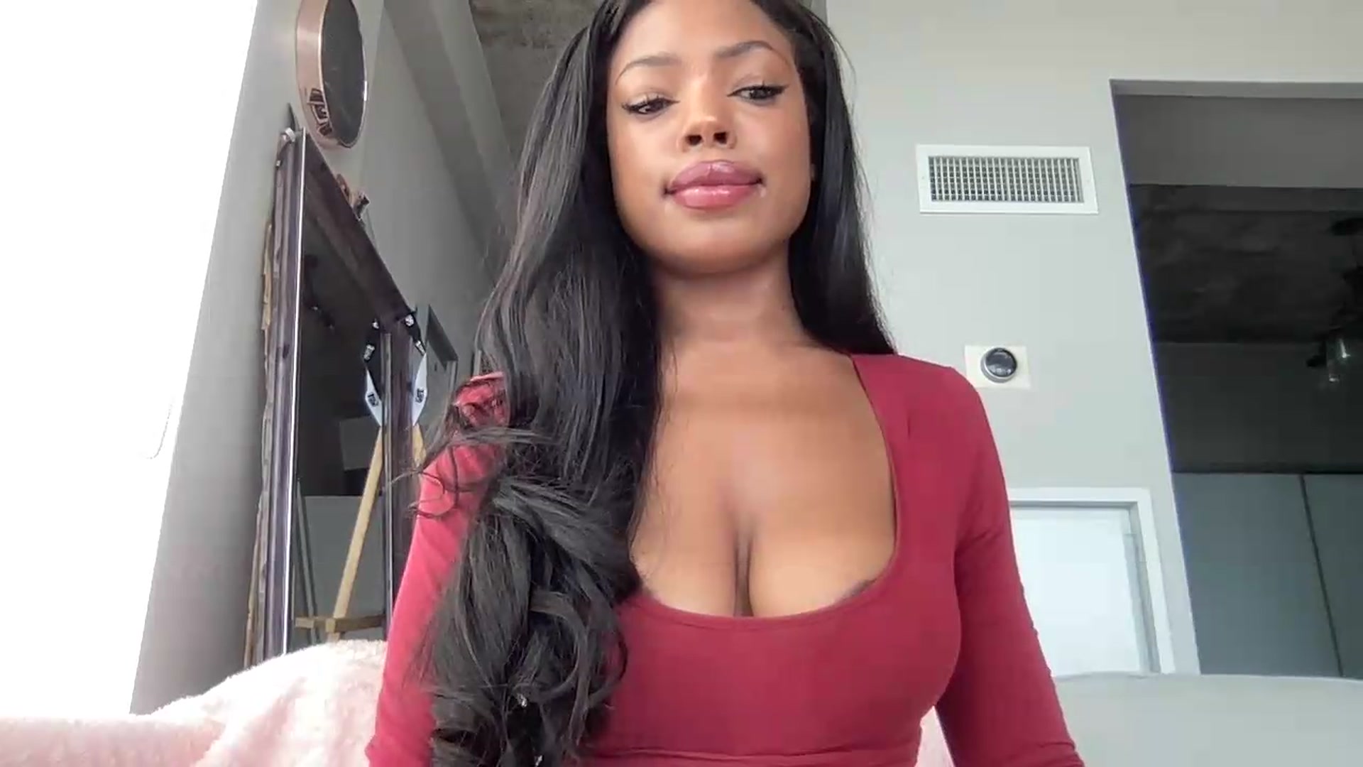Gallery image thumbnail from EmiliaBrooks's myfreecams stream on, 09/04/2026, 17:29 image 7 of 20