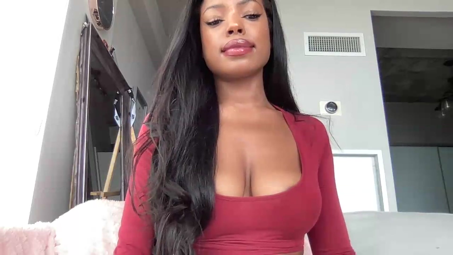 Gallery image thumbnail from EmiliaBrooks's myfreecams stream on, 09/04/2026, 19:16 image 14 of 20
