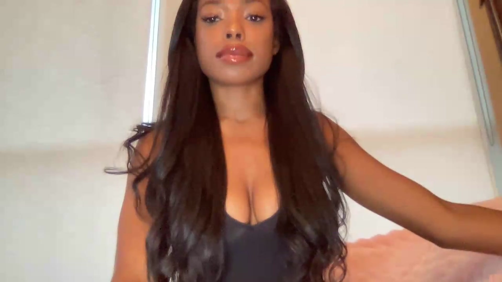 Gallery image thumbnail from EmiliaBrooks's myfreecams stream on, 09/09/2026, 23:37 image 13 of 20