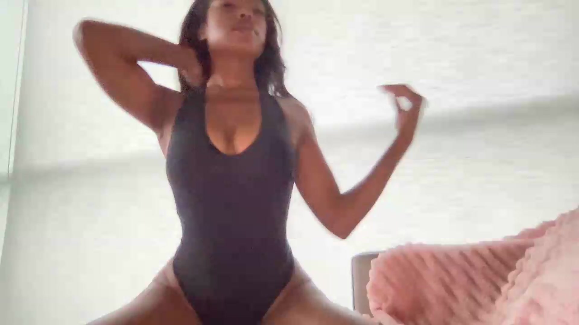 Gallery image thumbnail from EmiliaBrooks's myfreecams stream on, 09/09/2026, 23:37 image 3 of 20