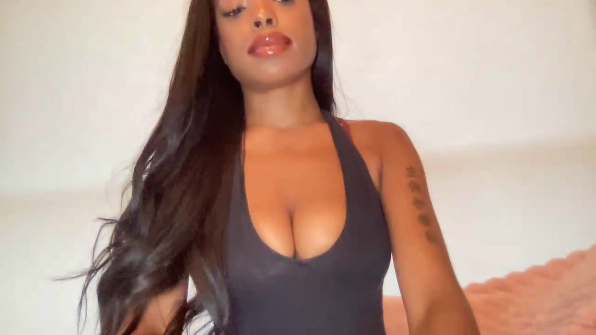 Gallery image thumbnail from EmiliaBrooks's myfreecams stream on, 09/09/2026, 23:37 image 14 of 20