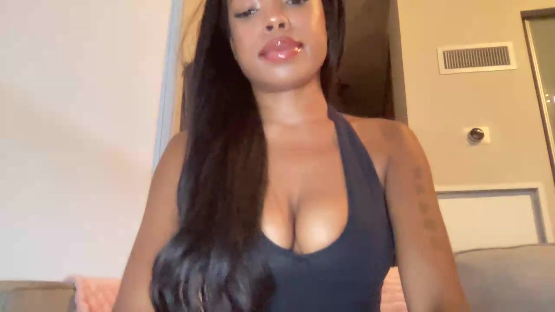 Gallery image thumbnail from EmiliaBrooks's myfreecams stream on, 09/09/2026, 23:37 image 19 of 20