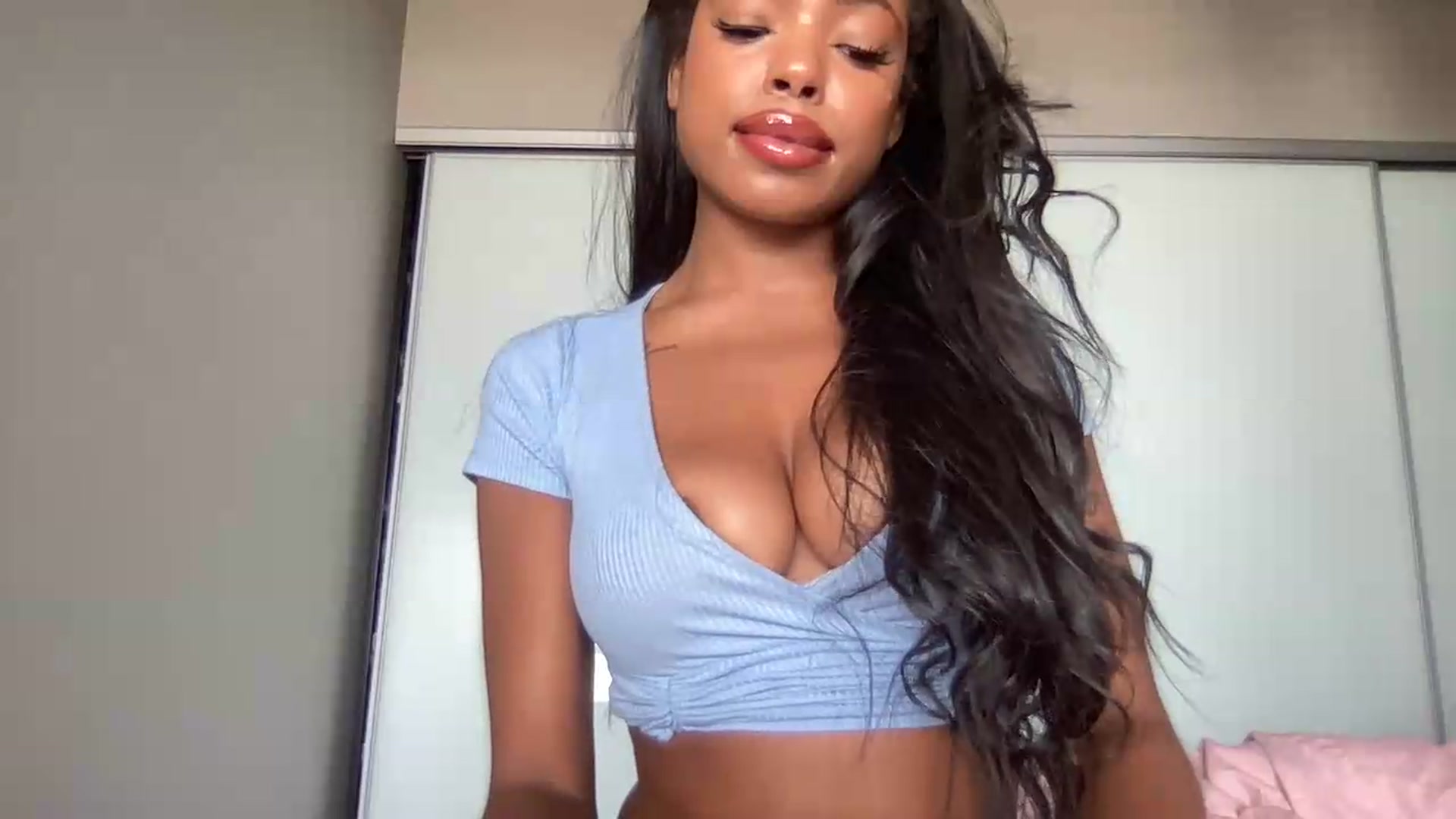 Gallery image thumbnail from EmiliaBrooks's myfreecams stream on, 09/10/2026, 19:04 image 18 of 20