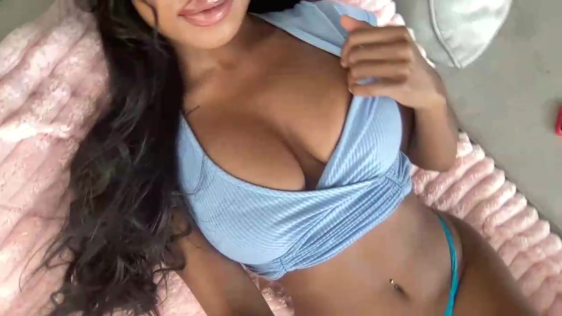 Gallery image thumbnail from EmiliaBrooks's myfreecams stream on, 09/10/2026, 19:04 image 15 of 20