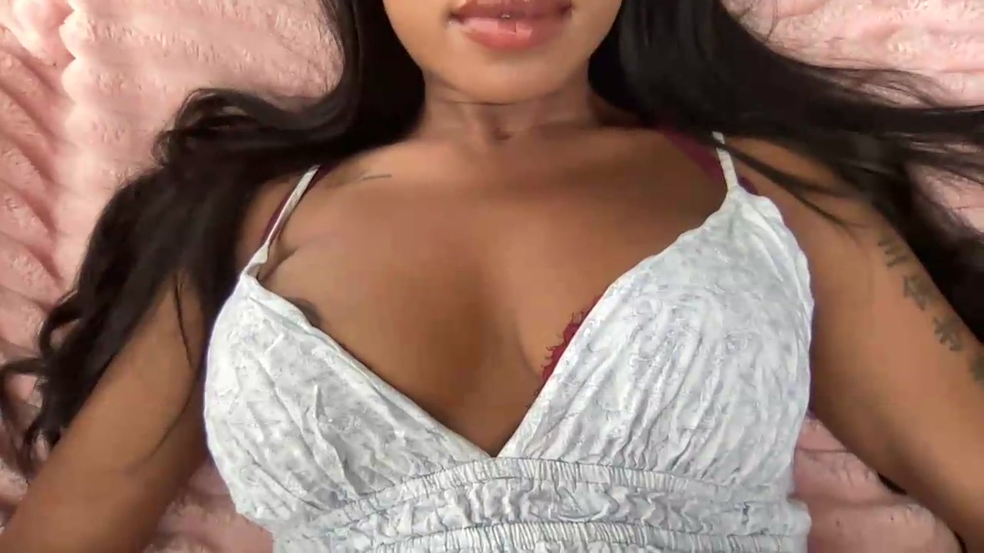 Gallery image thumbnail from EmiliaBrooks's myfreecams stream on, 09/12/2026, 23:17 image 6 of 20
