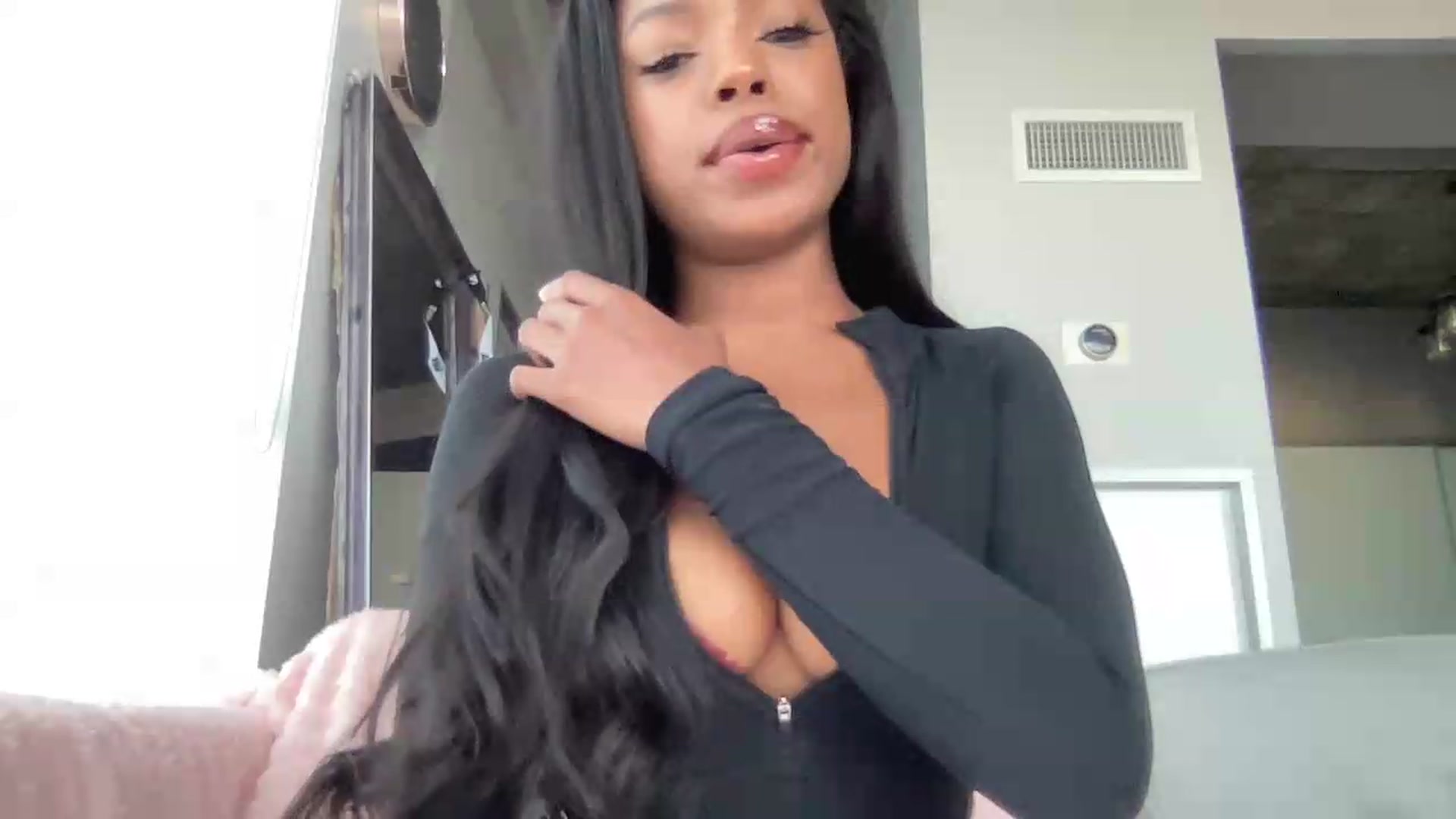 Gallery image thumbnail from EmiliaBrooks's myfreecams stream on, 09/15/2026, 24:02 image 8 of 20