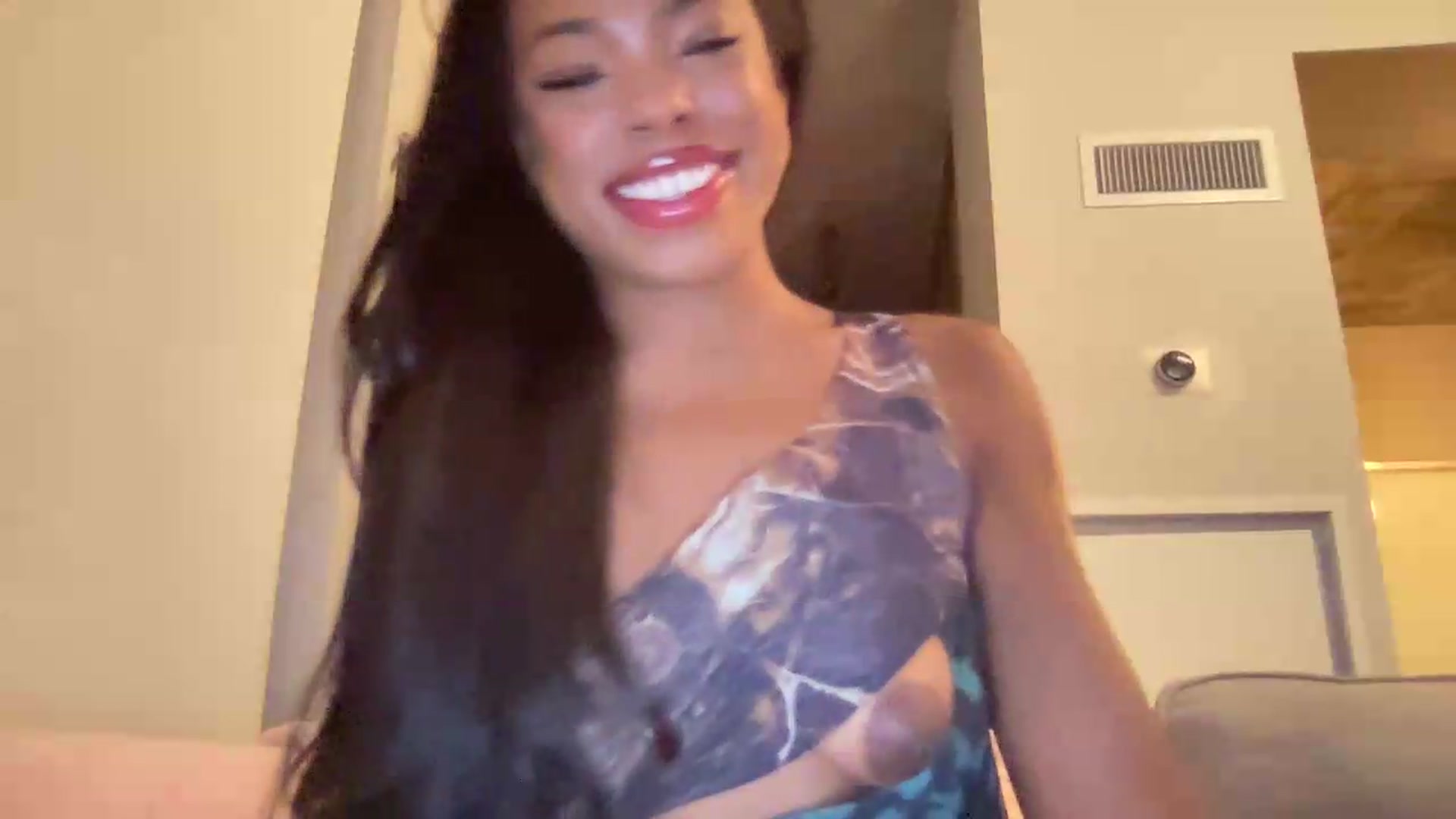 Gallery image thumbnail from EmiliaBrooks's myfreecams stream on, 10/01/2026, 01:00 image 17 of 20