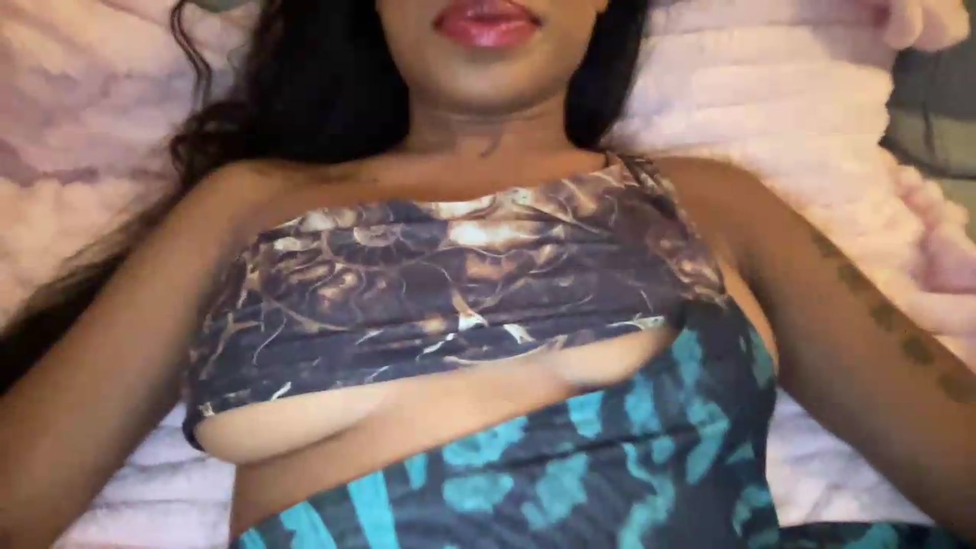 Gallery image thumbnail from EmiliaBrooks's myfreecams stream on, 10/01/2026, 01:18 image 18 of 20