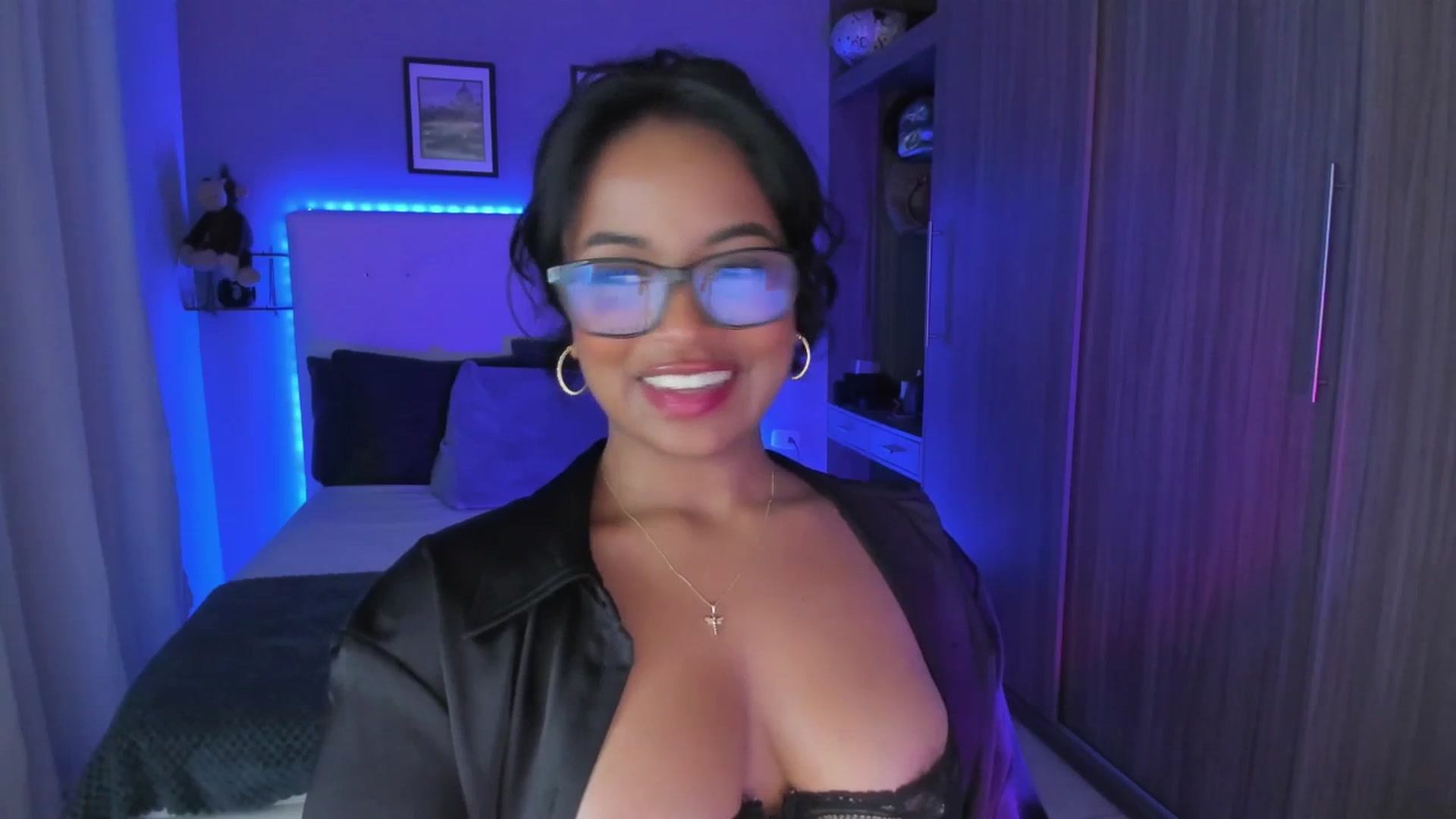 Gallery image thumbnail from EmiliaTodd's myfreecams stream on, 07/29/2025, 10:28 image 5 of 20