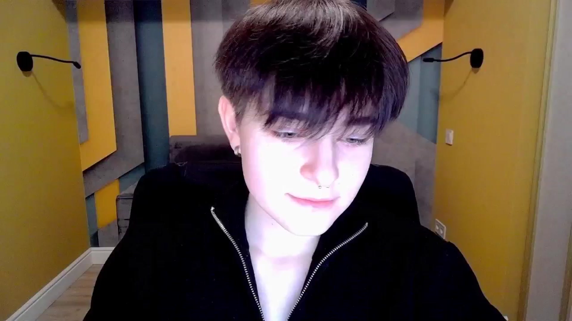 Gallery image thumbnail from EmiliaYours's myfreecams stream on, 03/14/2025, 13:48 image 18 of 20