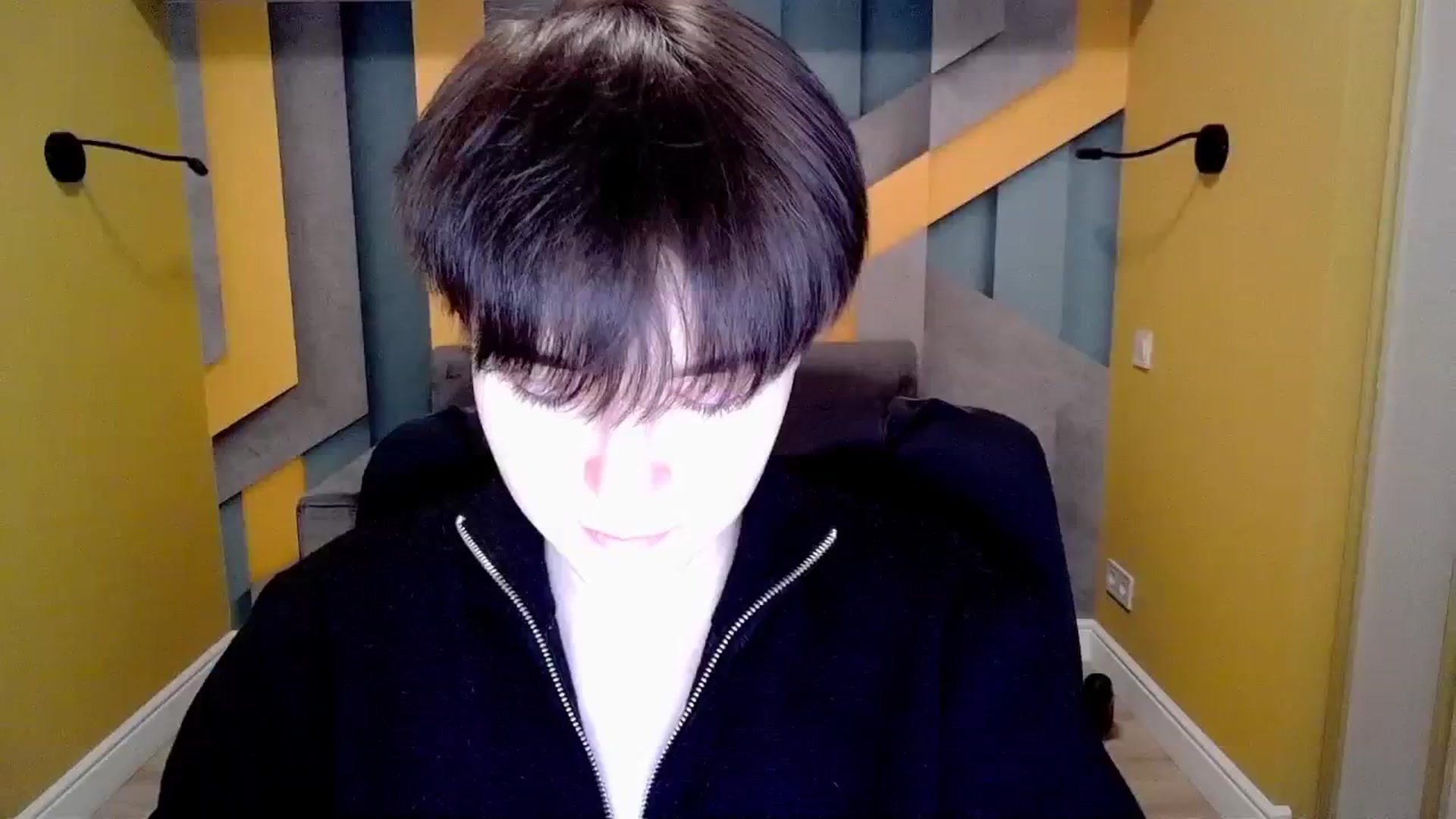 Gallery image thumbnail from EmiliaYours's myfreecams stream on, 03/14/2025, 14:01 image 4 of 20