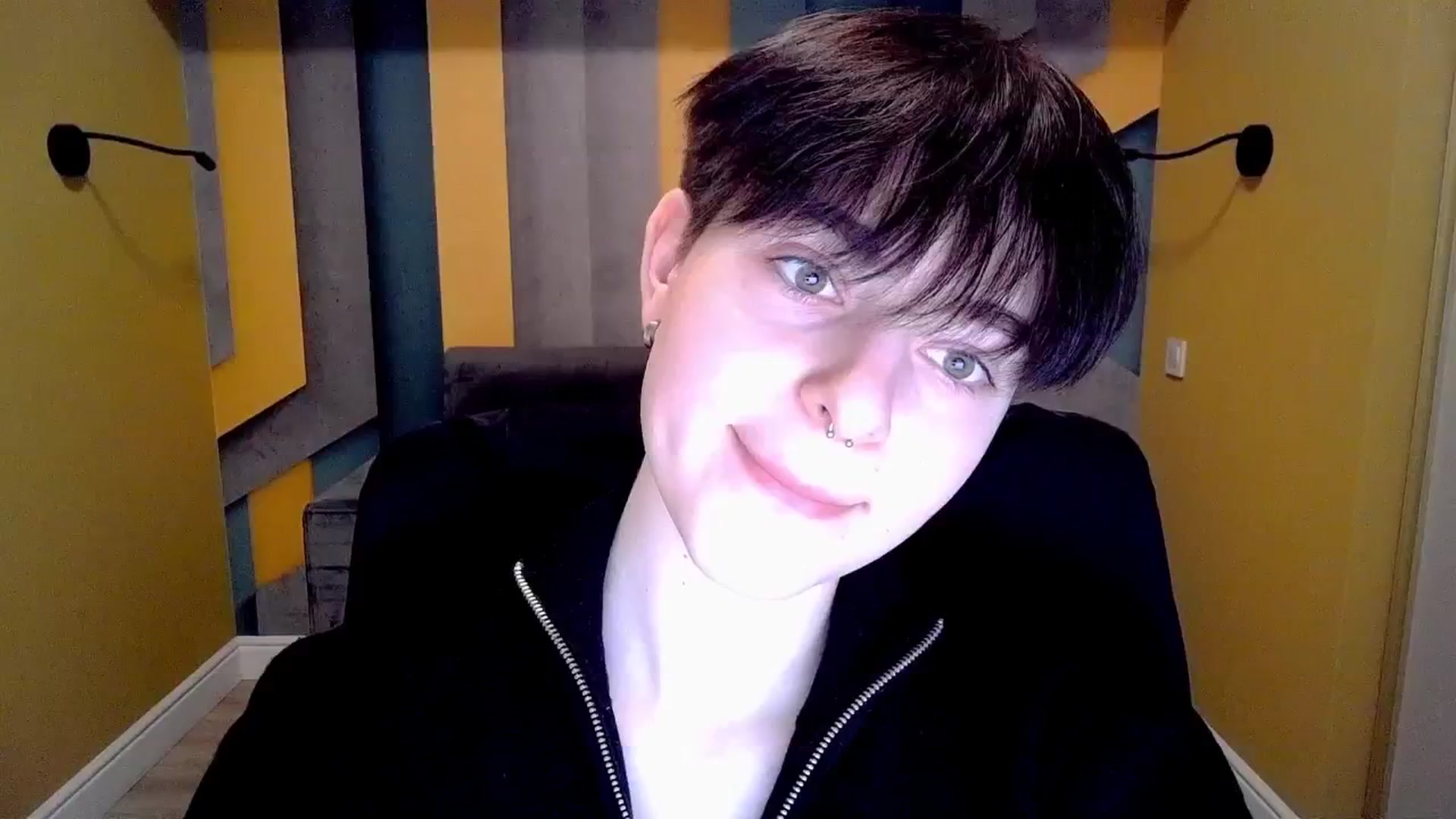 Gallery image thumbnail from EmiliaYours's myfreecams stream on, 03/14/2025, 15:03 image 7 of 20