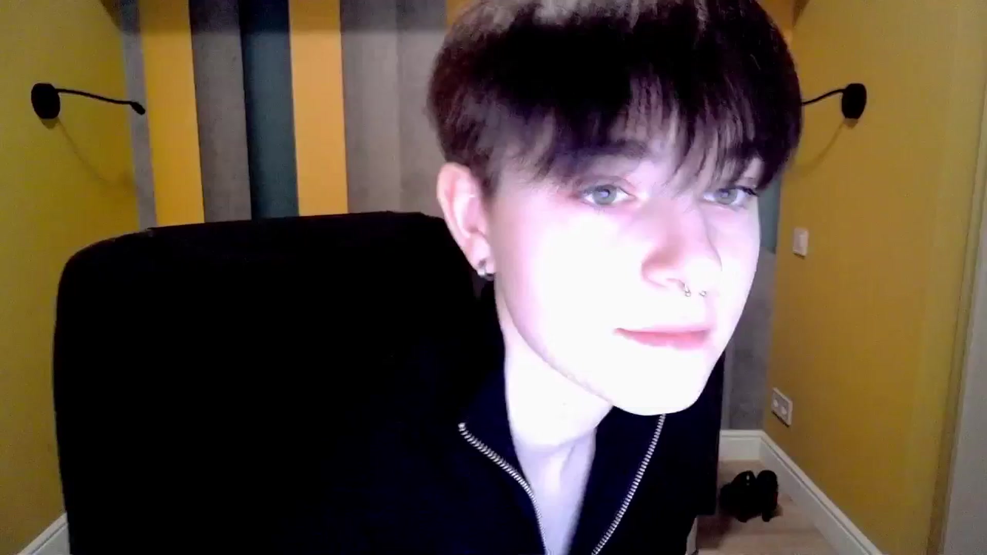 Gallery image thumbnail from EmiliaYours's myfreecams stream on, 03/14/2025, 15:03 image 10 of 20