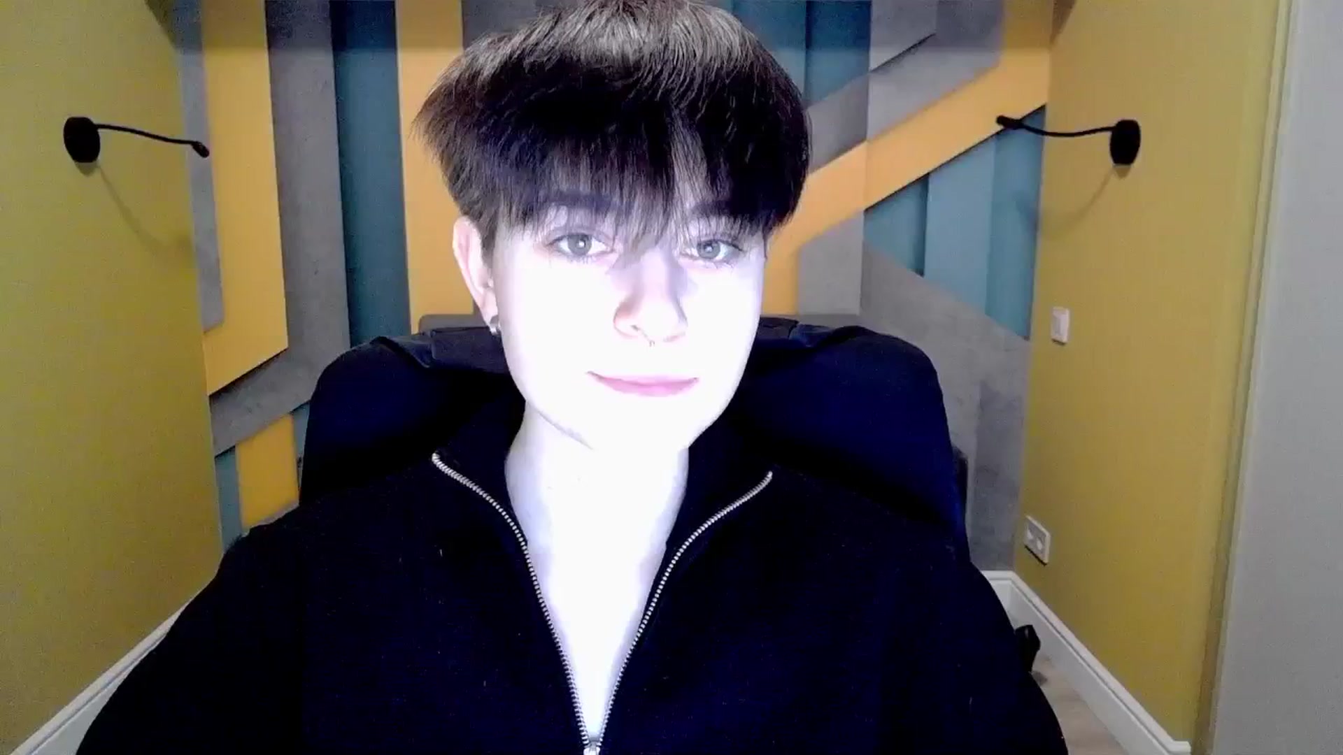 Gallery image thumbnail from EmiliaYours's myfreecams stream on, 03/15/2025, 15:42 image 1 of 20