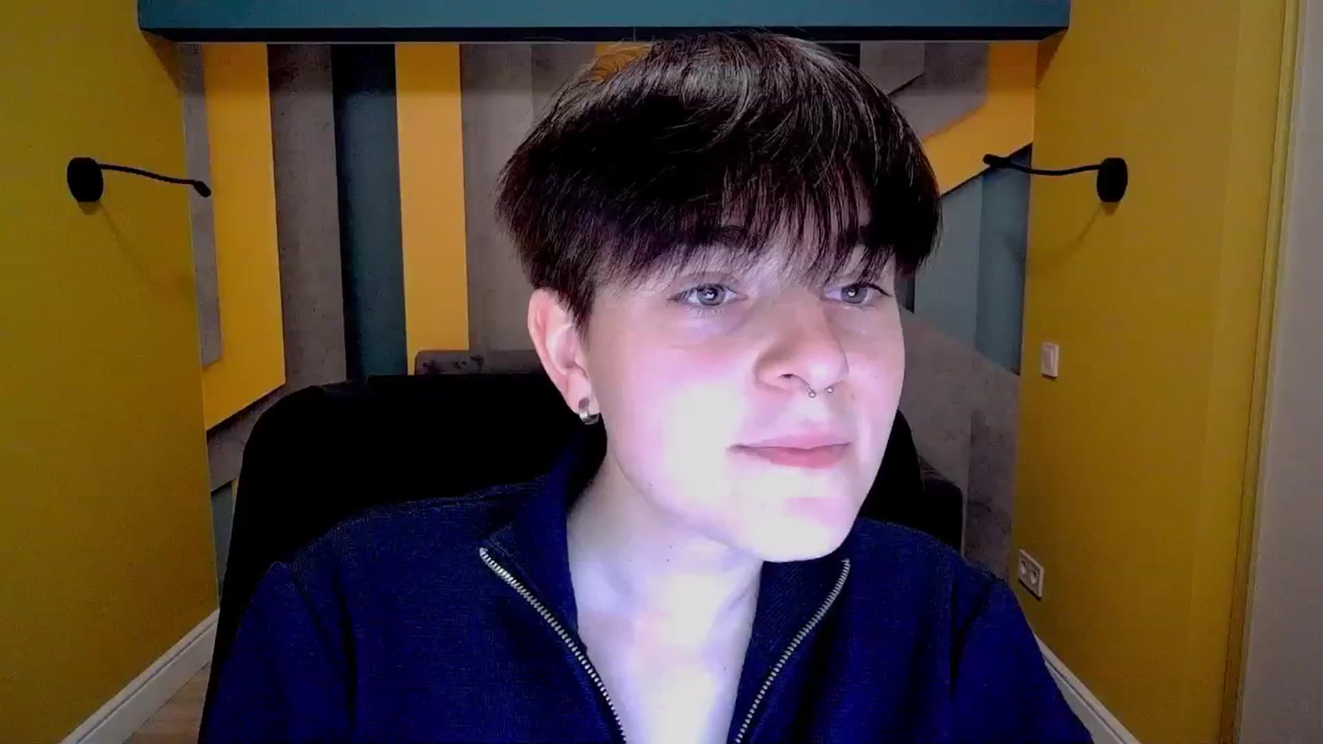 Gallery image thumbnail from EmiliaYours's myfreecams stream on, 03/16/2025, 13:29 image 17 of 20