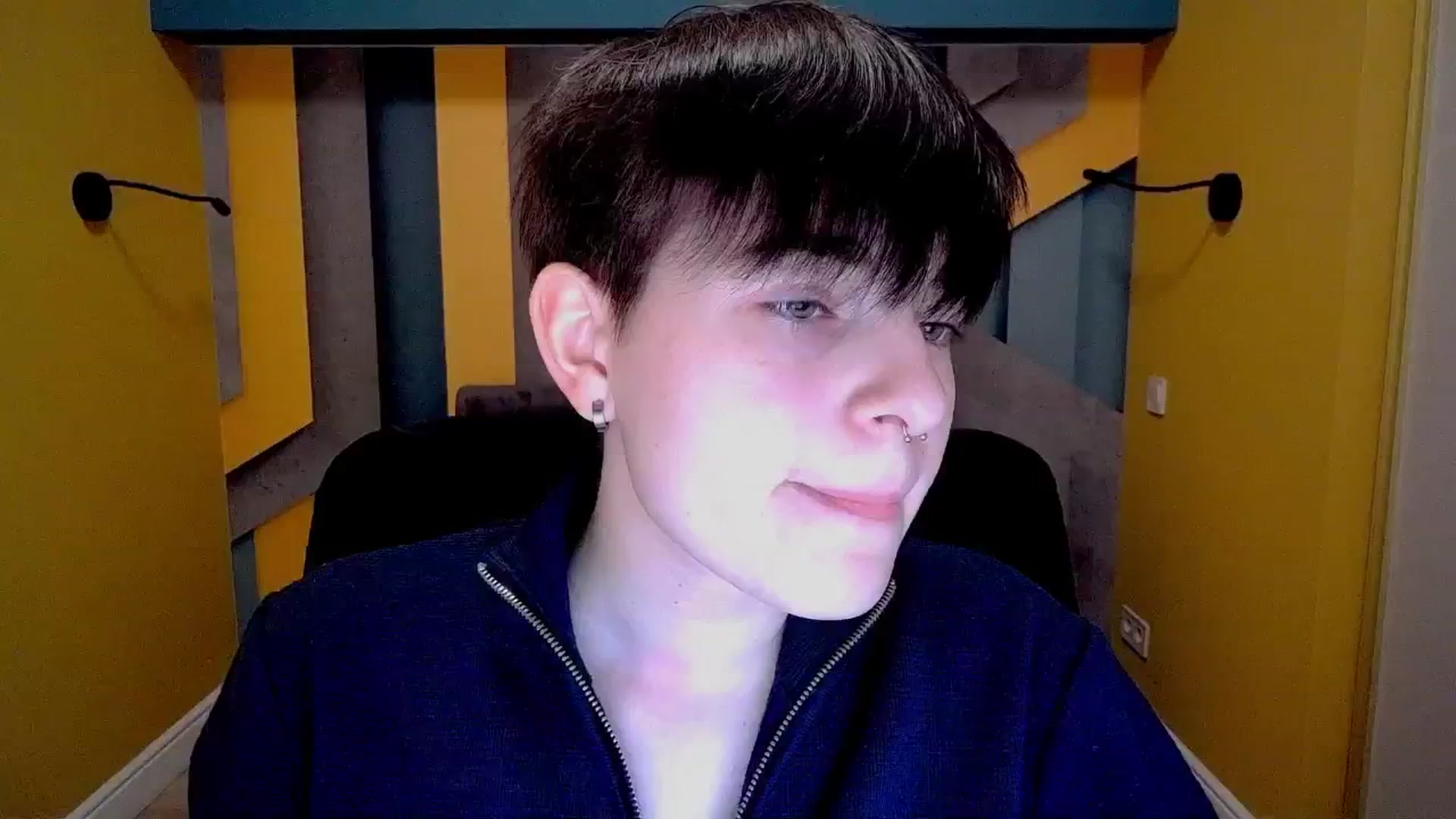 Gallery image thumbnail from EmiliaYours's myfreecams stream on, 03/16/2025, 13:29 image 6 of 20