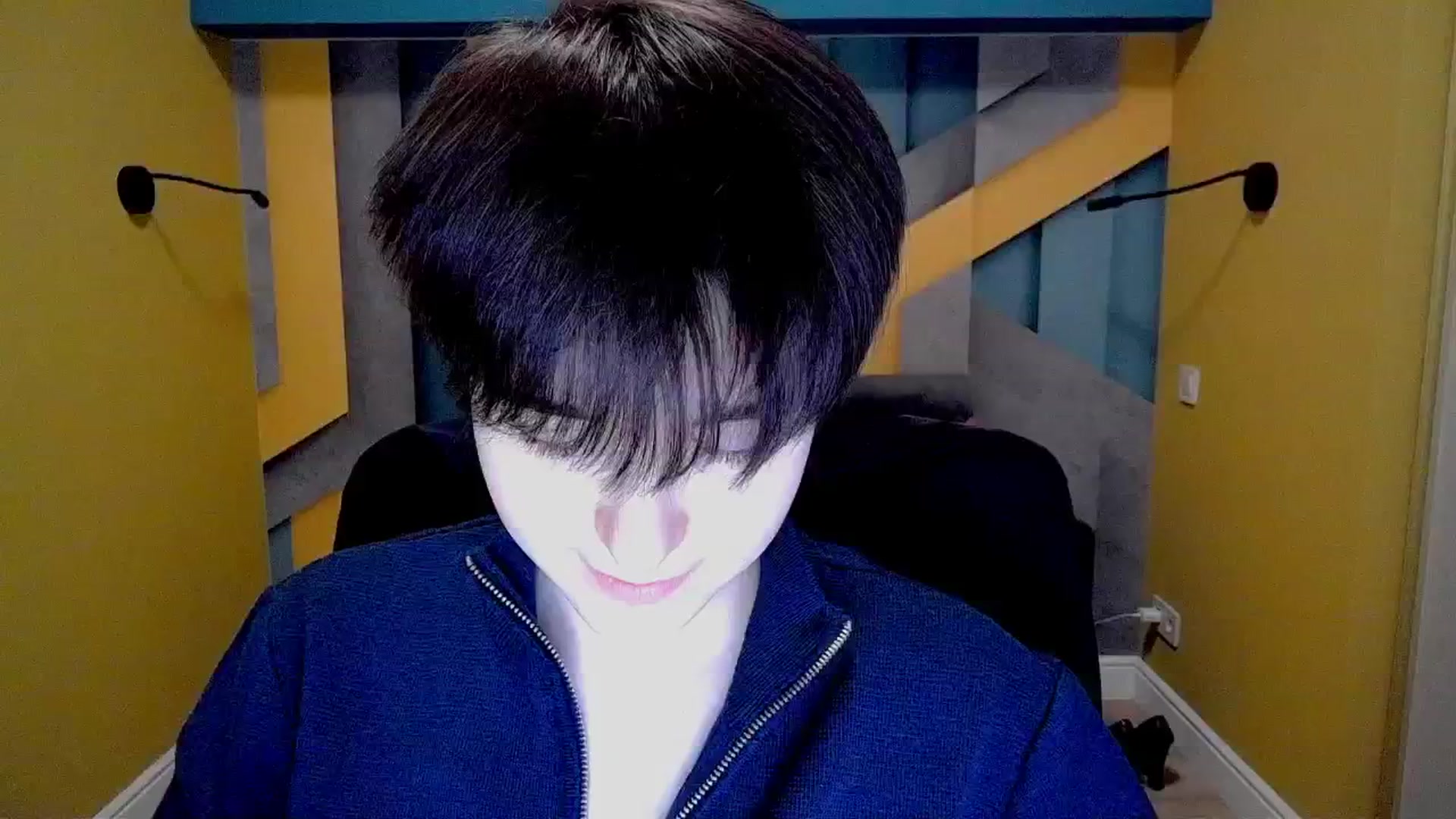 Gallery image thumbnail from EmiliaYours's myfreecams stream on, 03/16/2025, 17:43 image 16 of 20