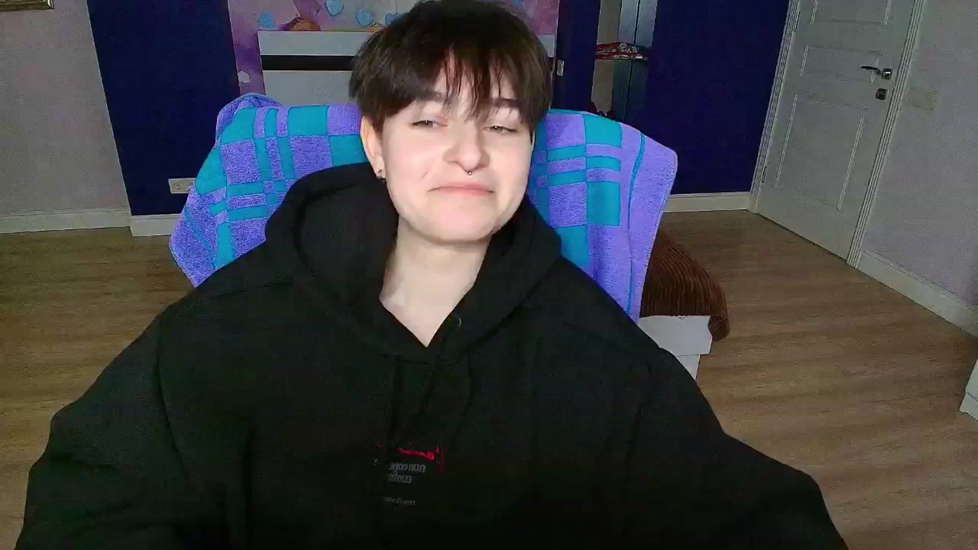 Gallery image thumbnail from EmiliaYours's myfreecams stream on, 03/17/2025, 16:23 image 1 of 20