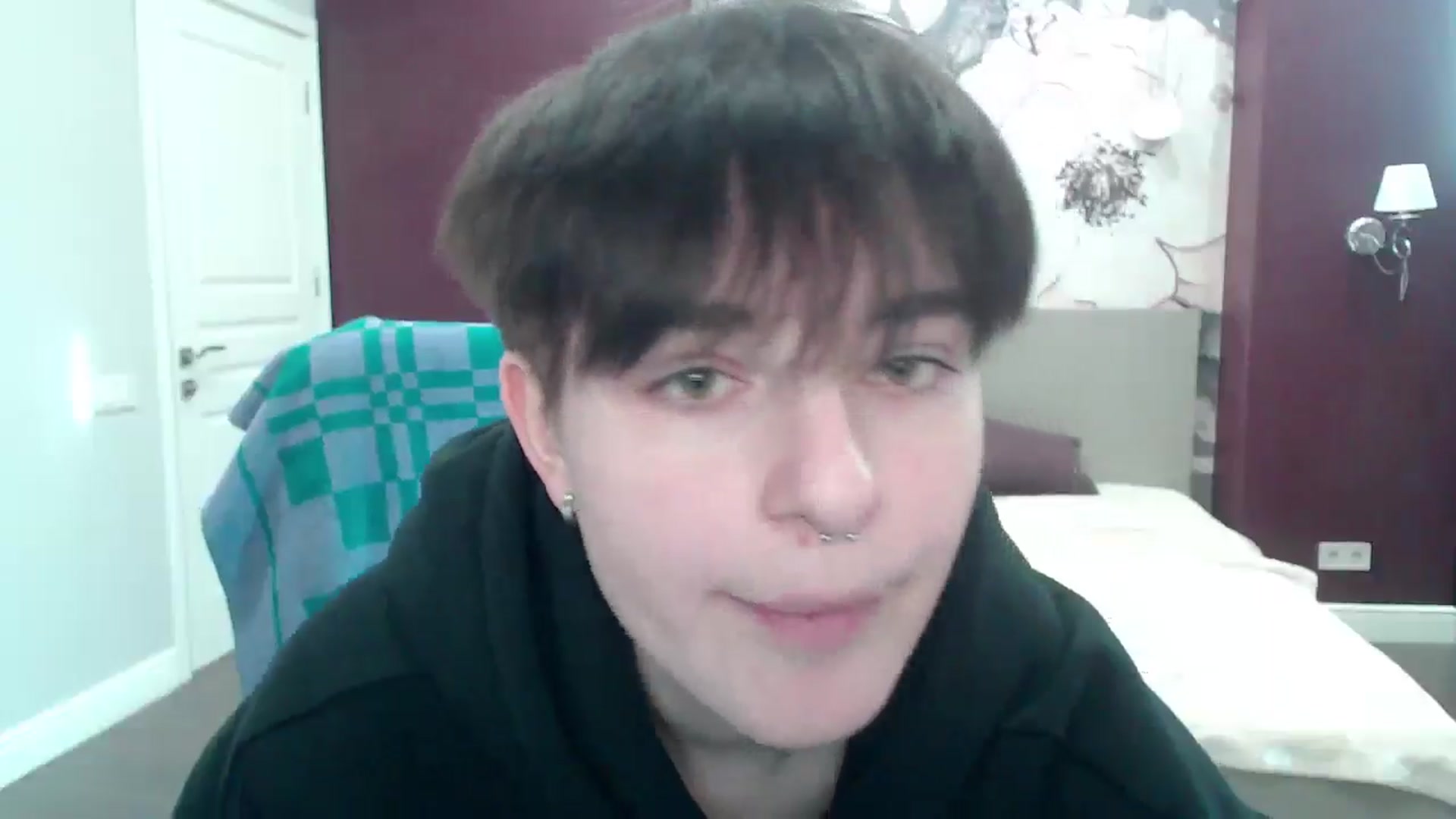 Gallery image thumbnail from EmiliaYours's myfreecams stream on, 03/18/2025, 14:16 image 4 of 20