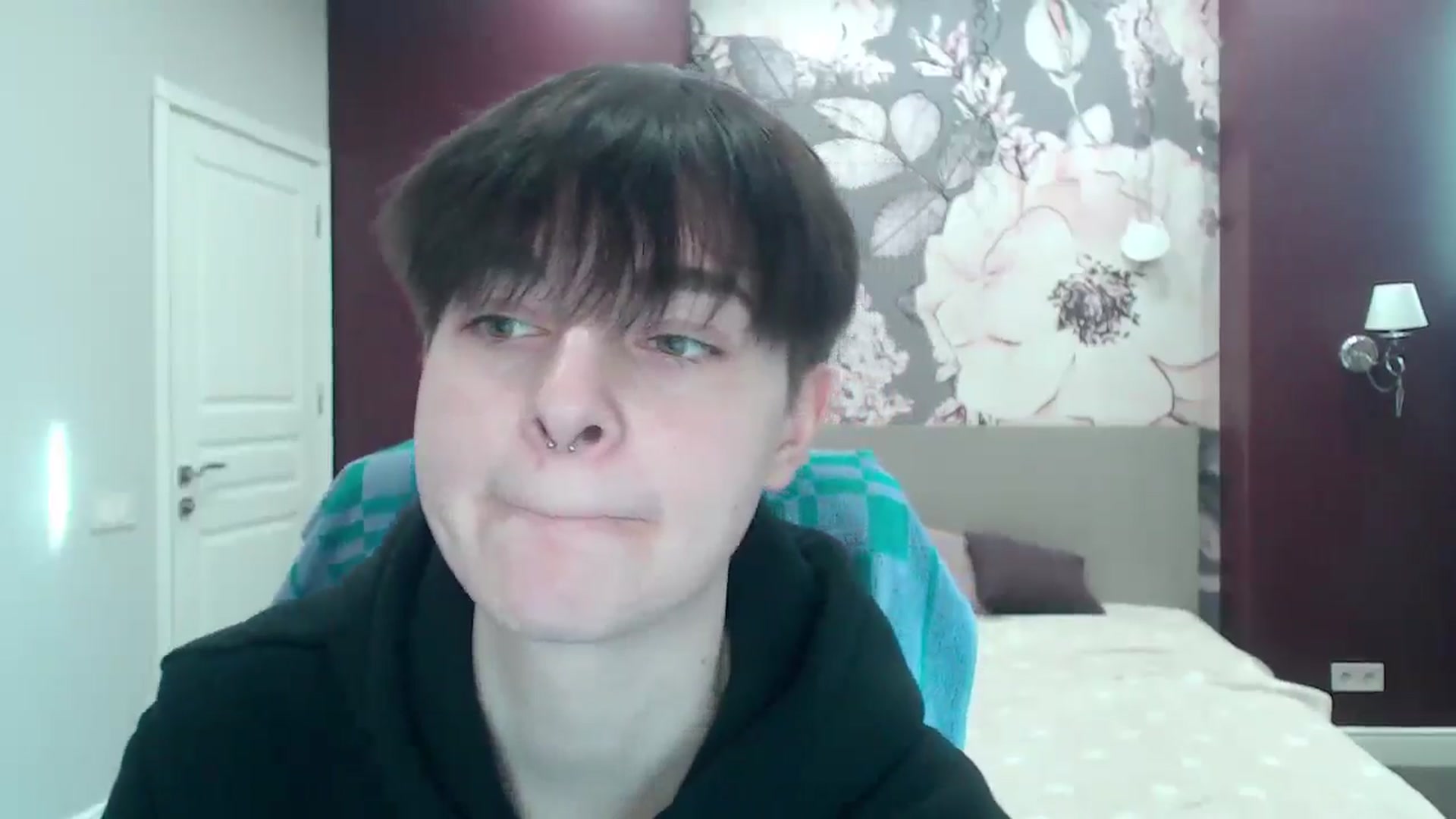 Gallery image thumbnail from EmiliaYours's myfreecams stream on, 03/18/2025, 14:16 image 11 of 20