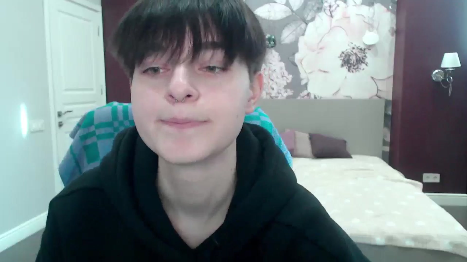 Gallery image thumbnail from EmiliaYours's myfreecams stream on, 03/18/2025, 14:16 image 6 of 20