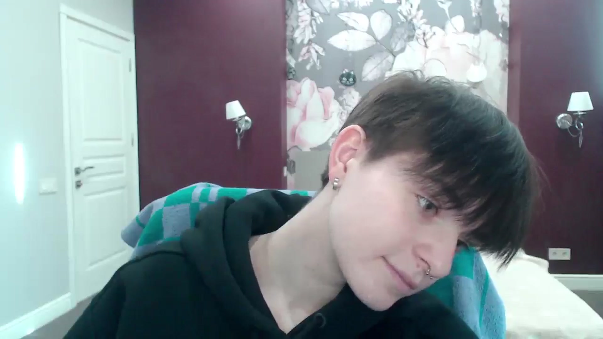 Gallery image thumbnail from EmiliaYours's myfreecams stream on, 03/18/2025, 14:16 image 15 of 20