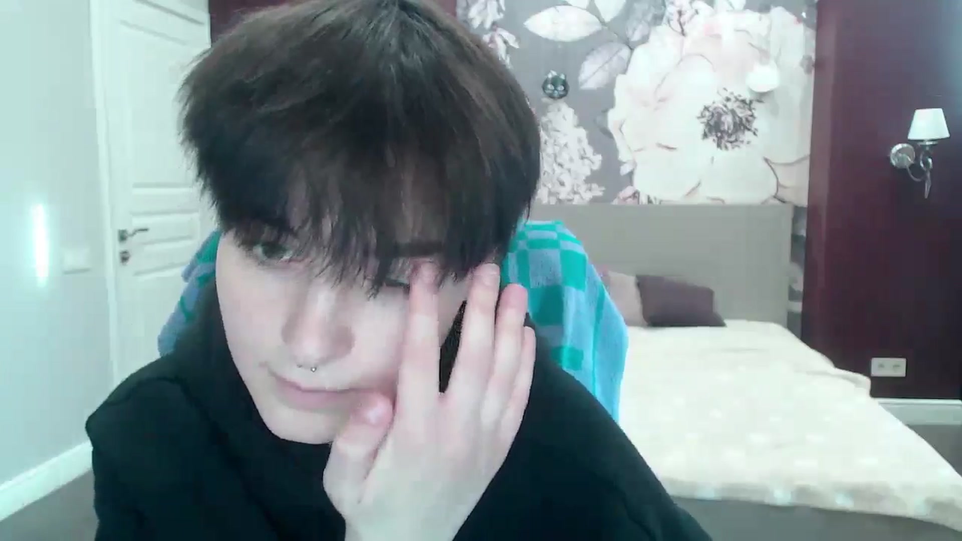 Gallery image thumbnail from EmiliaYours's myfreecams stream on, 03/18/2025, 14:16 image 10 of 20