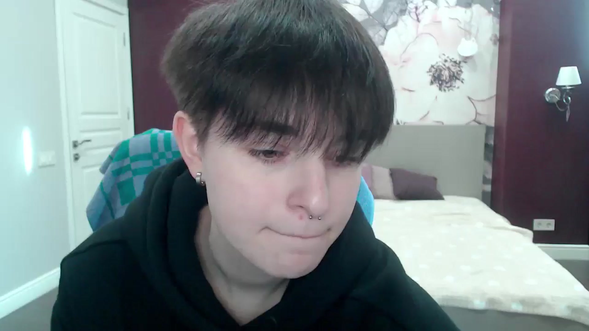 Gallery image thumbnail from EmiliaYours's myfreecams stream on, 03/18/2025, 14:16 image 8 of 20