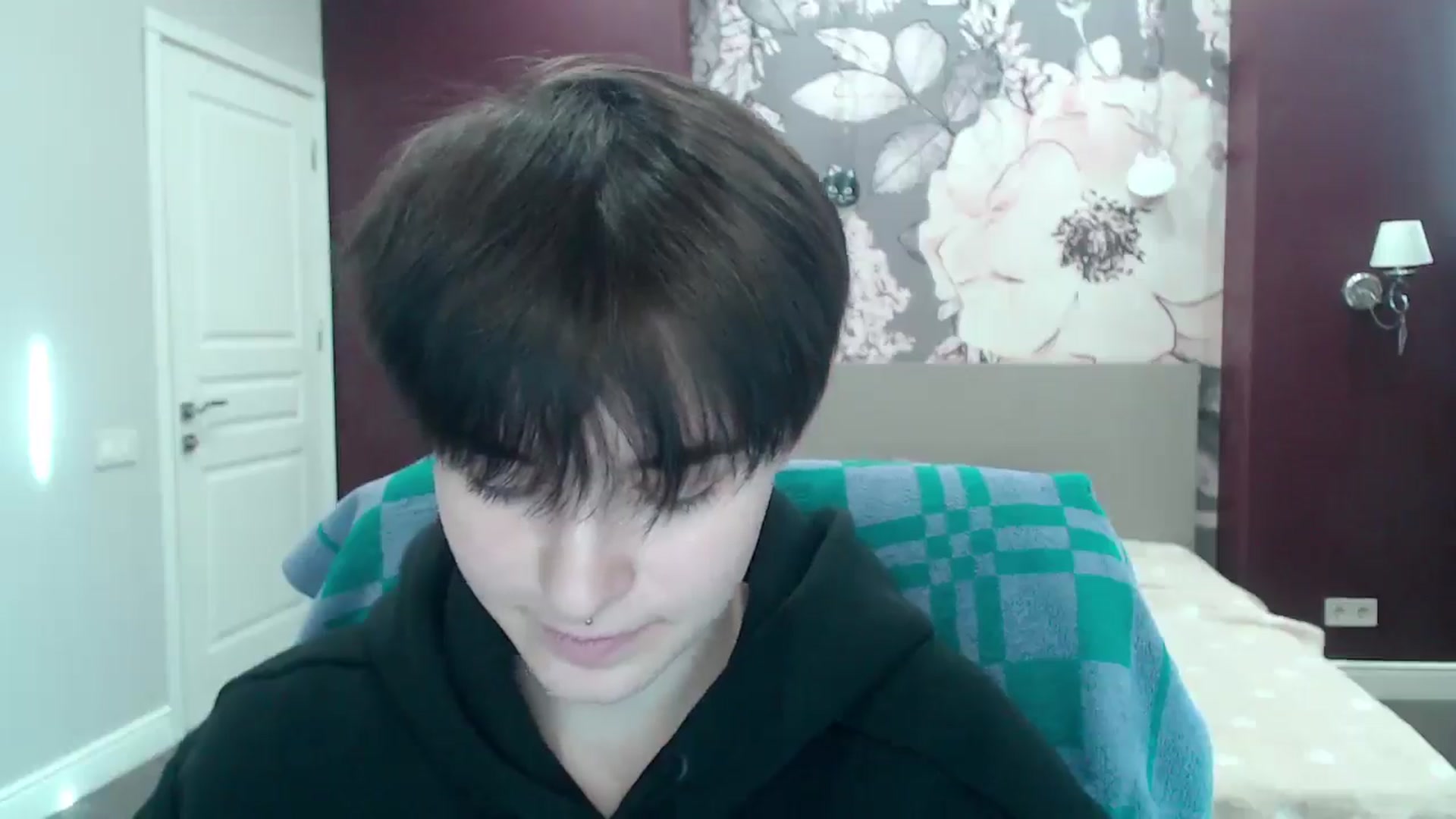 Gallery image thumbnail from EmiliaYours's myfreecams stream on, 03/18/2025, 14:16 image 17 of 20