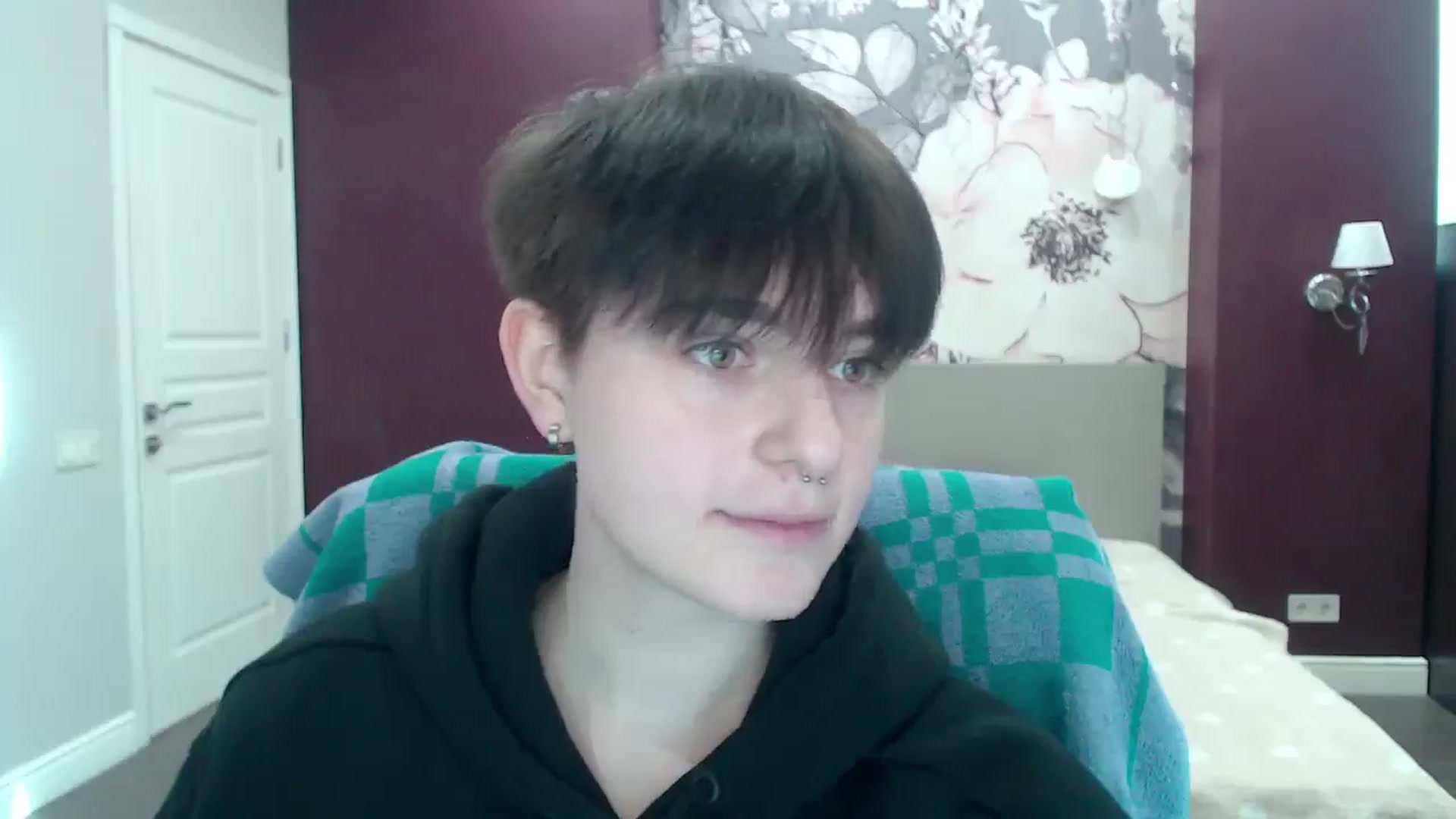 Gallery image thumbnail from EmiliaYours's myfreecams stream on, 03/18/2025, 14:16 image 20 of 20