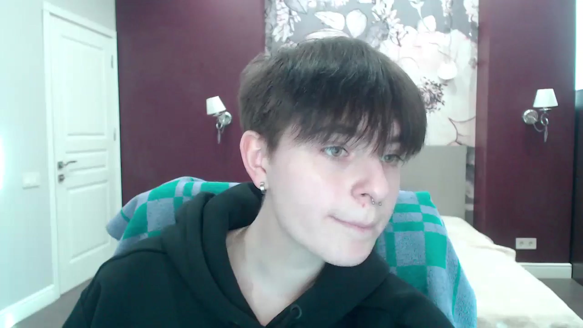Gallery image thumbnail from EmiliaYours's myfreecams stream on, 03/18/2025, 14:16 image 19 of 20