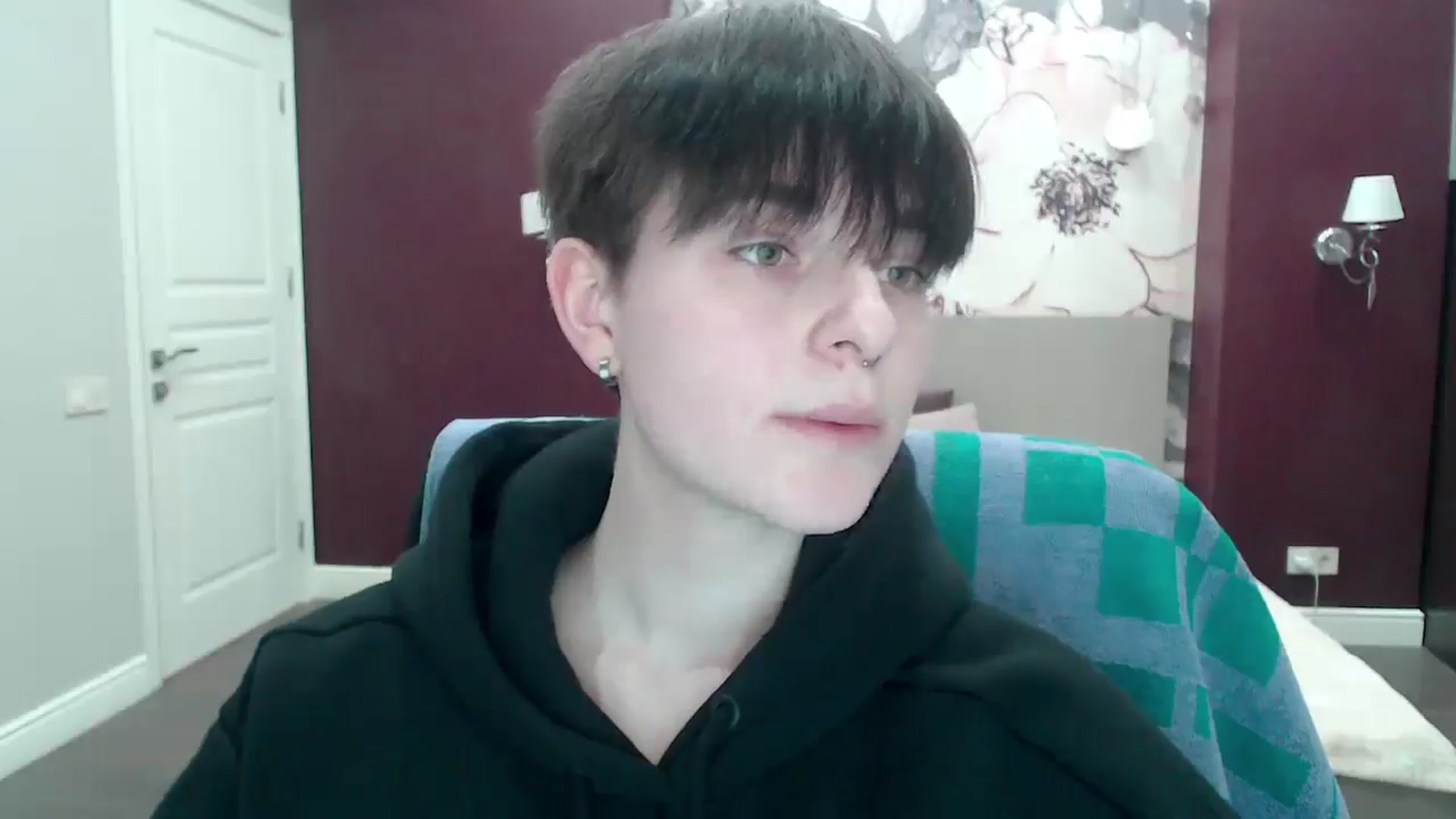 Gallery image thumbnail from EmiliaYours's myfreecams stream on, 03/18/2025, 15:40 image 10 of 20