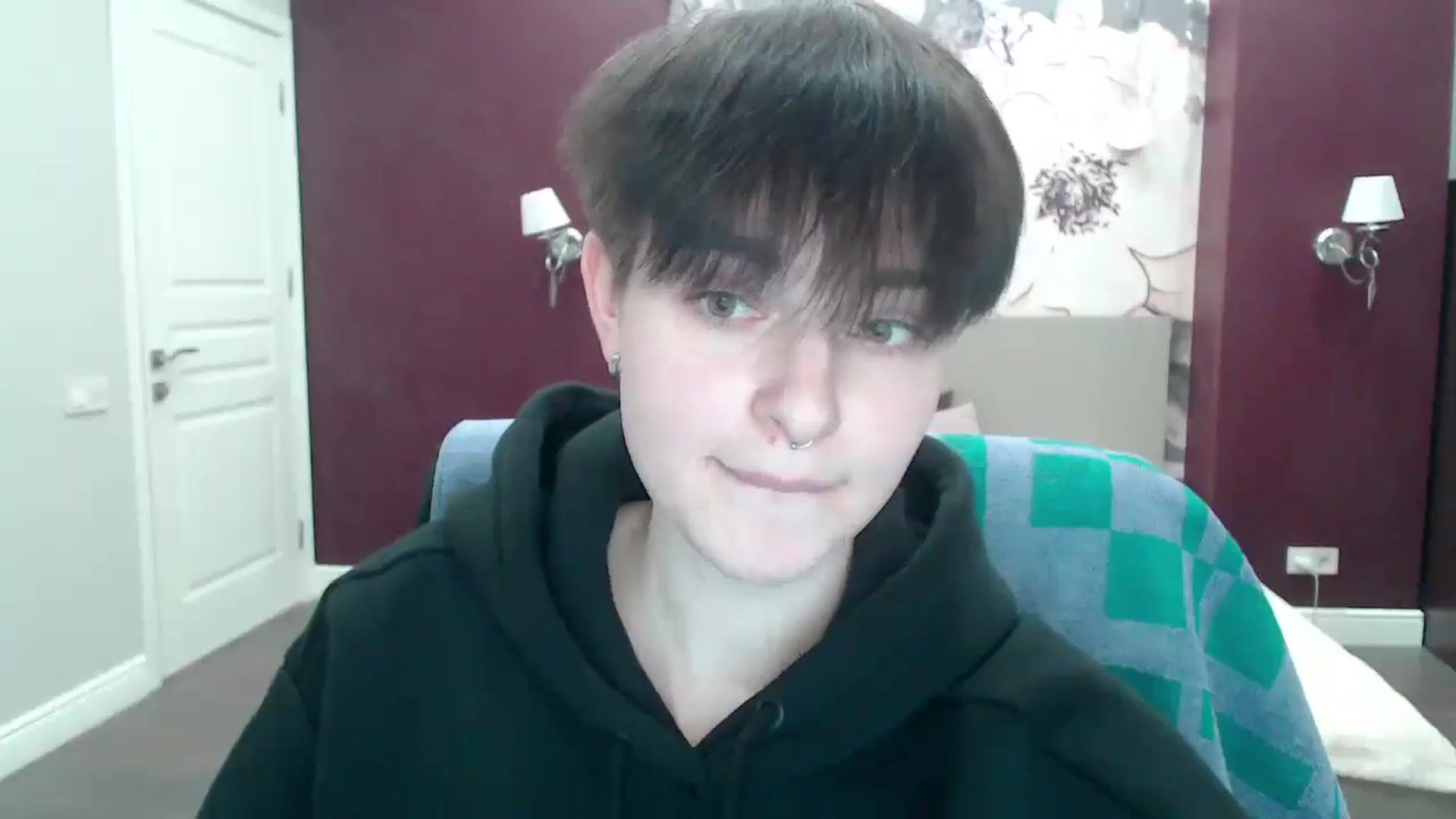 Gallery image thumbnail from EmiliaYours's myfreecams stream on, 03/18/2025, 15:40 image 12 of 20