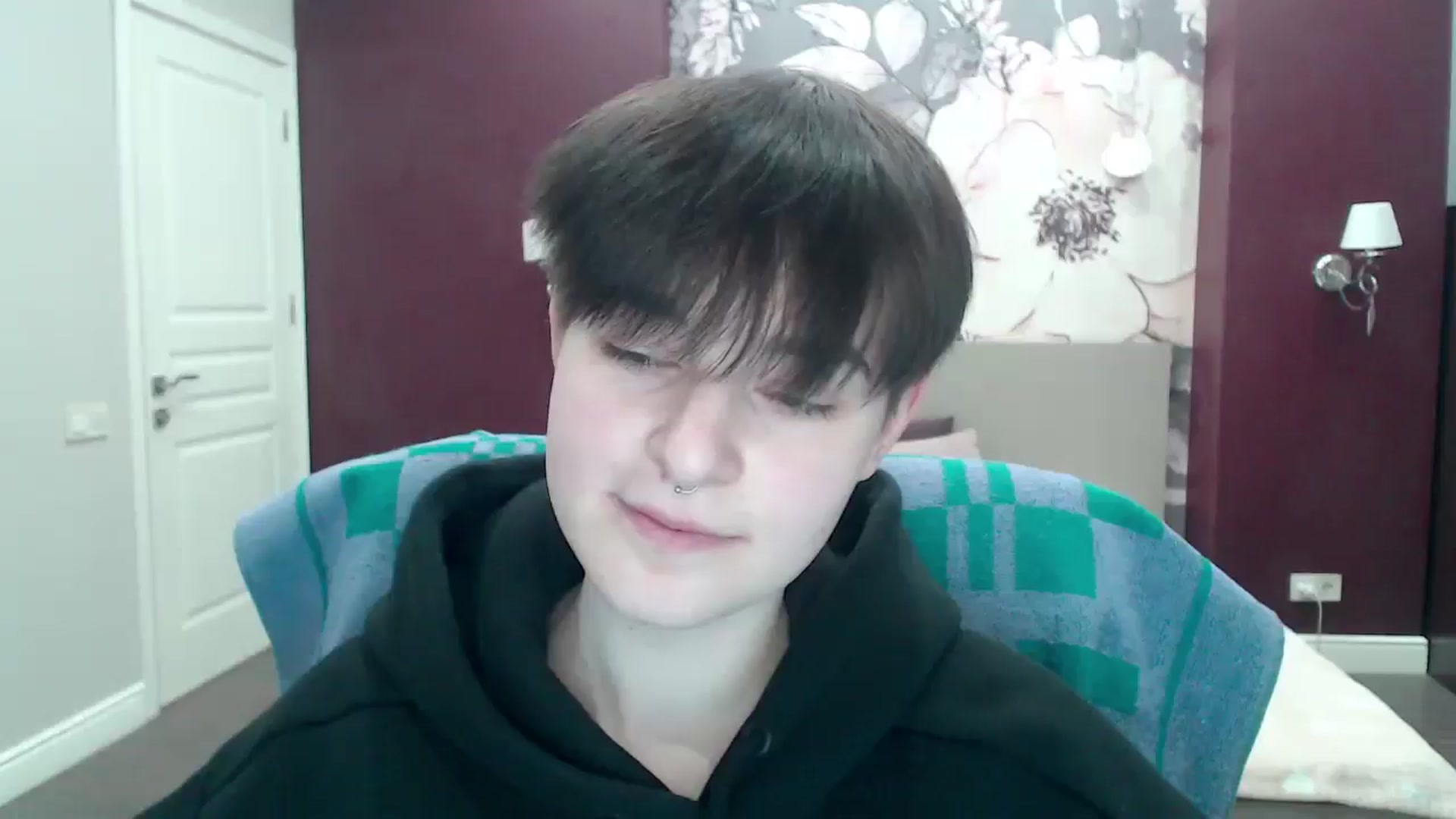 Gallery image thumbnail from EmiliaYours's myfreecams stream on, 03/18/2025, 15:40 image 1 of 20