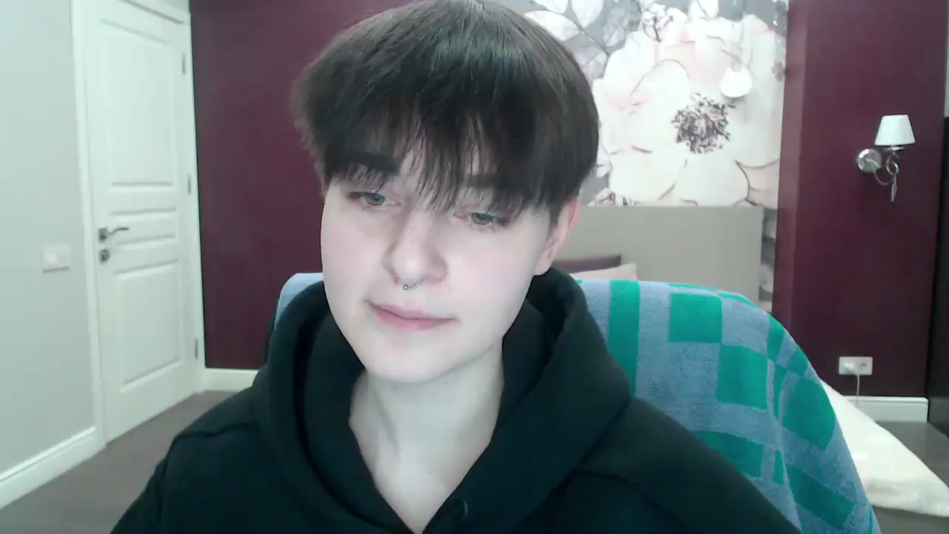 Gallery image thumbnail from EmiliaYours's myfreecams stream on, 03/18/2025, 15:40 image 19 of 20