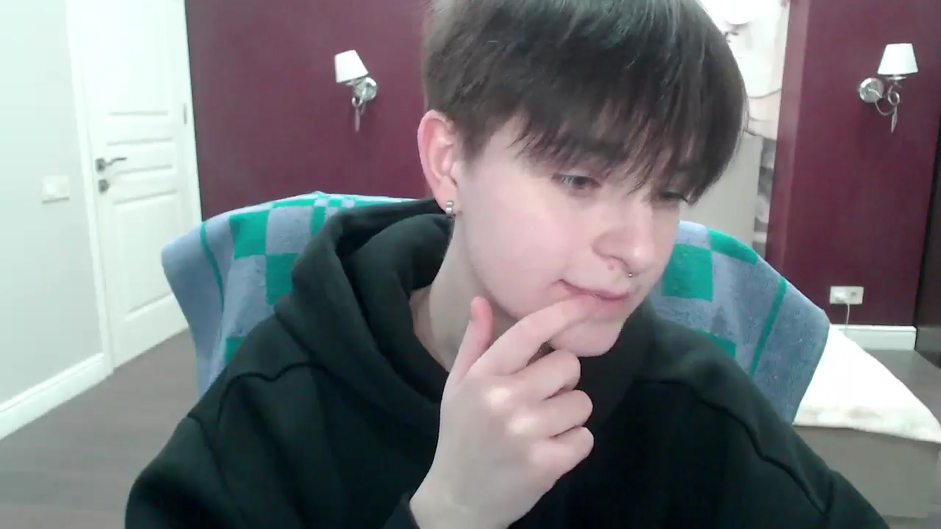 Gallery image thumbnail from EmiliaYours's myfreecams stream on, 03/18/2025, 15:40 image 3 of 20
