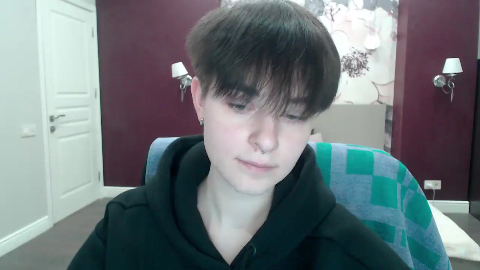 Gallery image thumbnail from EmiliaYours's myfreecams stream on, 03/18/2025, 15:40 image 15 of 20