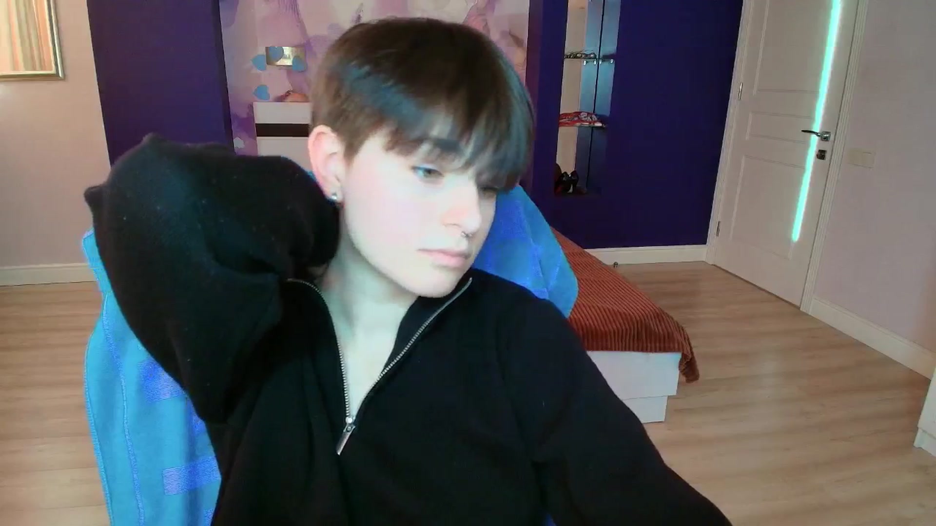Gallery image thumbnail from EmiliaYours's myfreecams stream on, 03/21/2025, 15:14 image 13 of 20