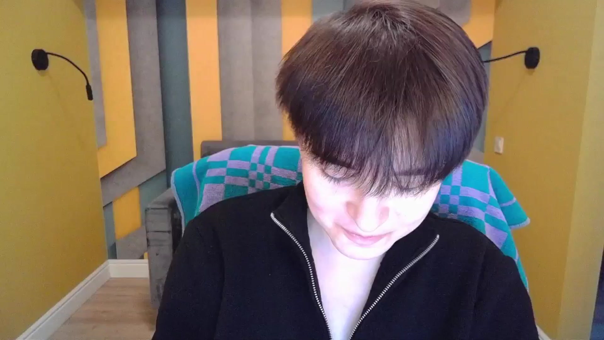 Gallery image thumbnail from EmiliaYours's myfreecams stream on, 03/22/2025, 13:31 image 9 of 20