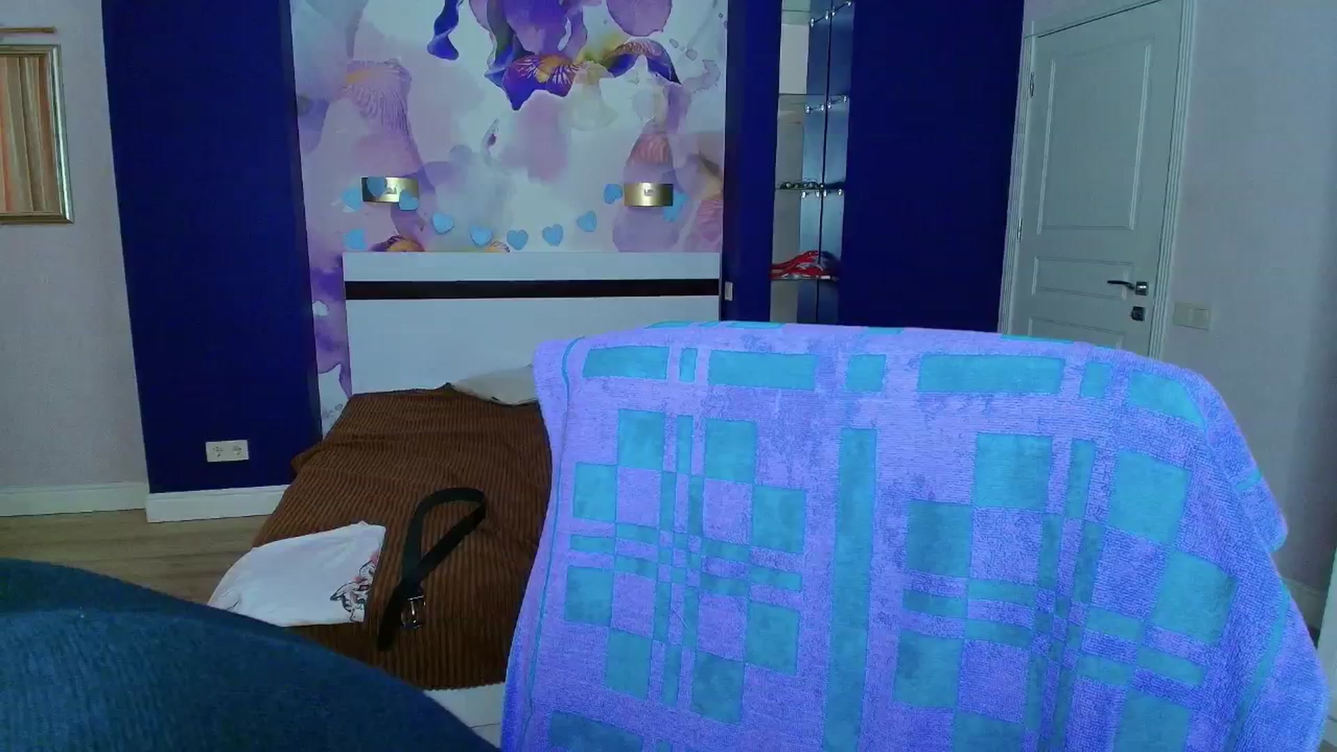 Gallery image thumbnail from EmiliaYours's myfreecams stream on, 03/24/2025, 15:25 image 10 of 20