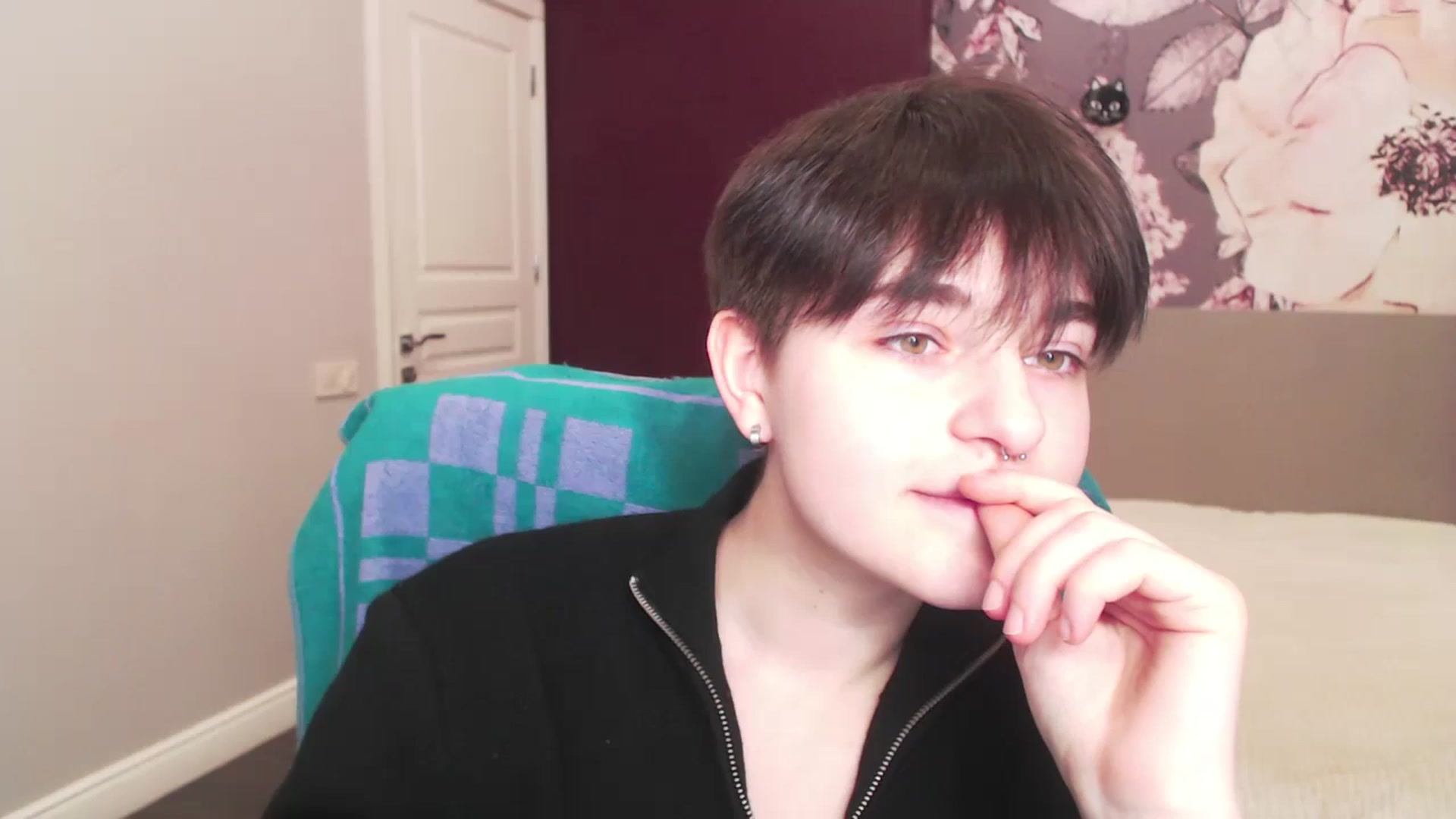 Gallery image thumbnail from EmiliaYours's myfreecams stream on, 03/25/2025, 15:23 image 1 of 20