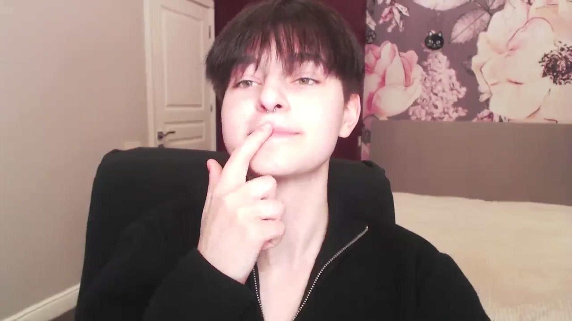 Gallery image thumbnail from EmiliaYours's myfreecams stream on, 03/25/2025, 15:23 image 8 of 20