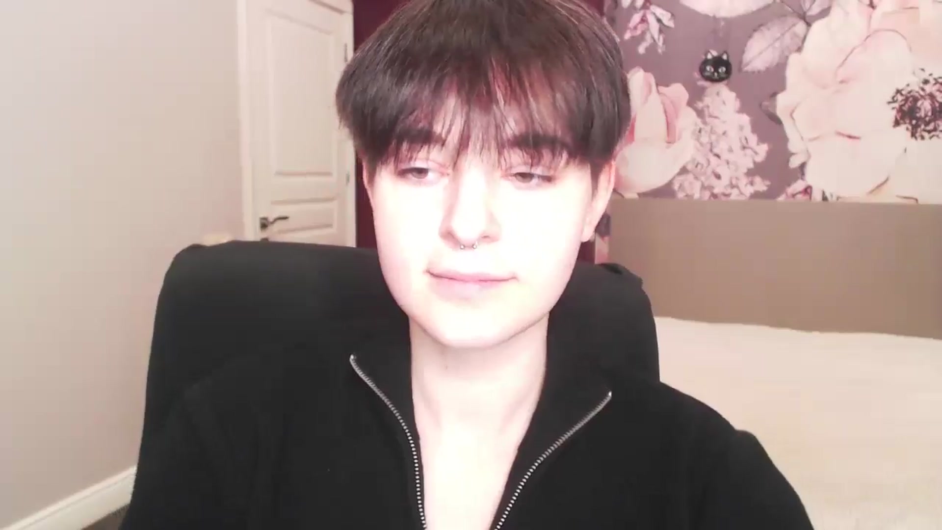 Gallery image thumbnail from EmiliaYours's myfreecams stream on, 03/25/2025, 15:23 image 6 of 20