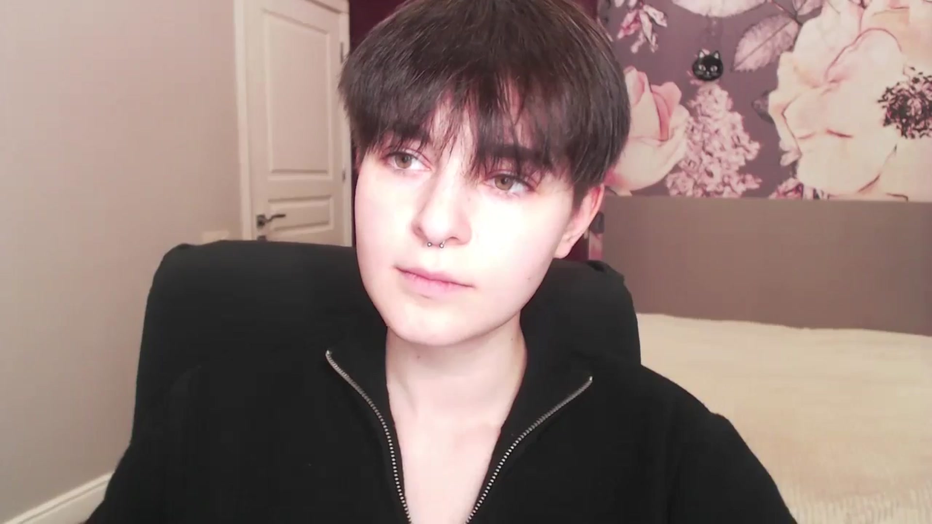 Gallery image thumbnail from EmiliaYours's myfreecams stream on, 03/25/2025, 15:23 image 7 of 20