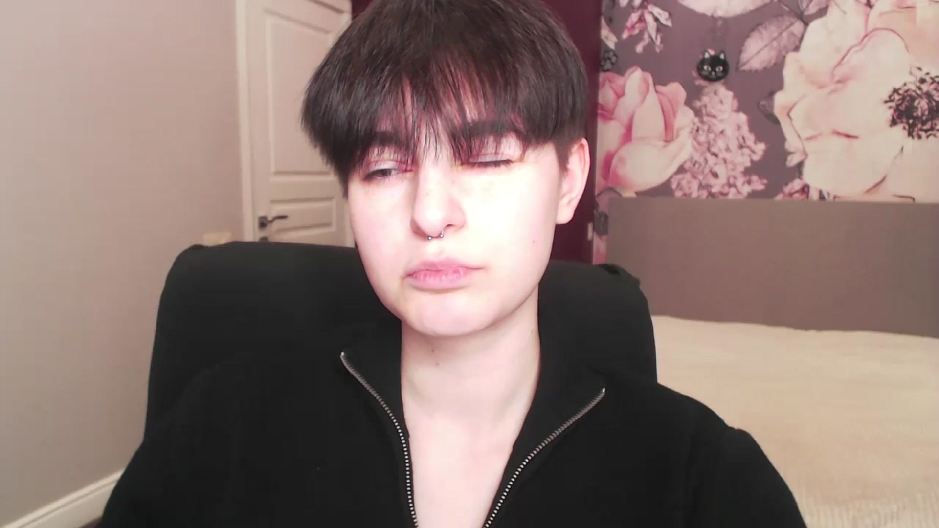 Gallery image thumbnail from EmiliaYours's myfreecams stream on, 03/25/2025, 15:23 image 5 of 20