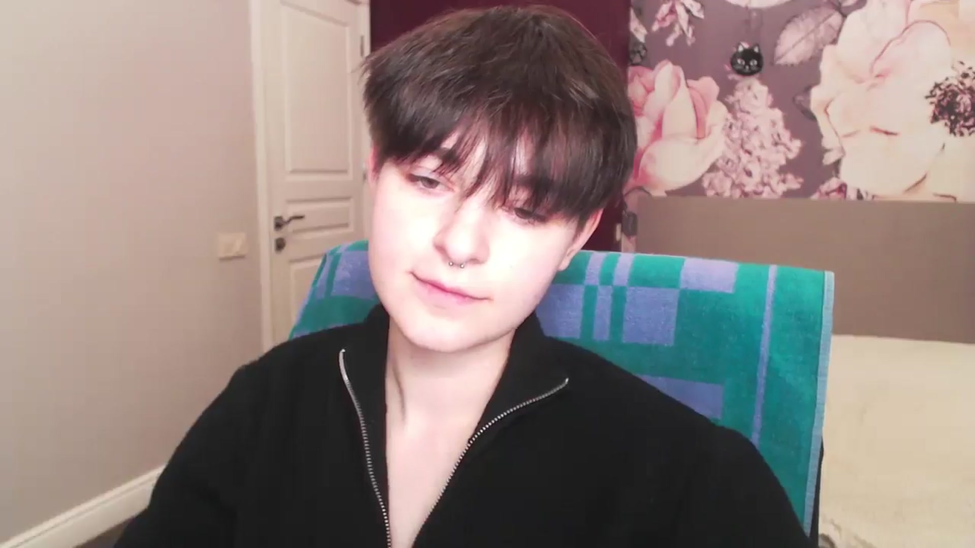 Gallery image thumbnail from EmiliaYours's myfreecams stream on, 03/25/2025, 16:01 image 13 of 20